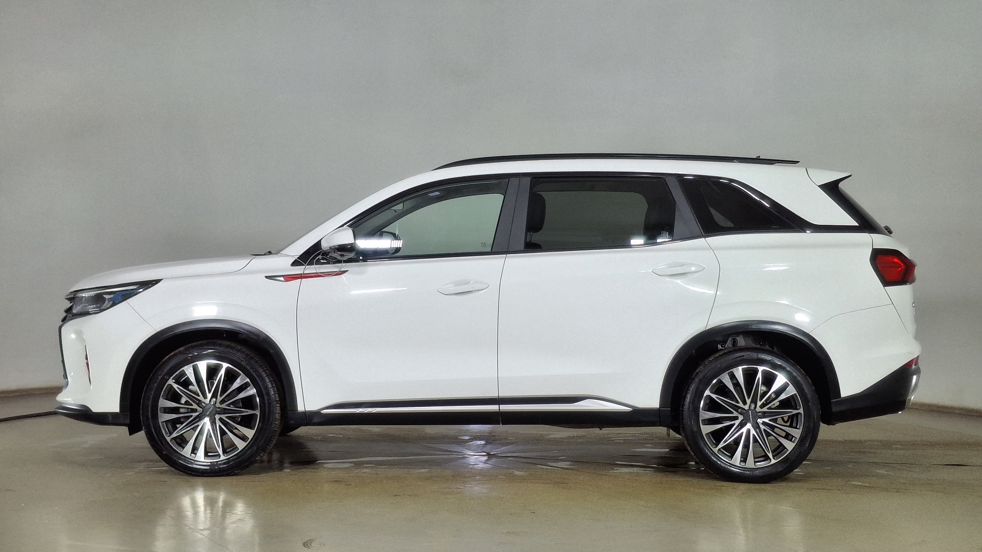 DFSK Suv600 — foto 7 de 18