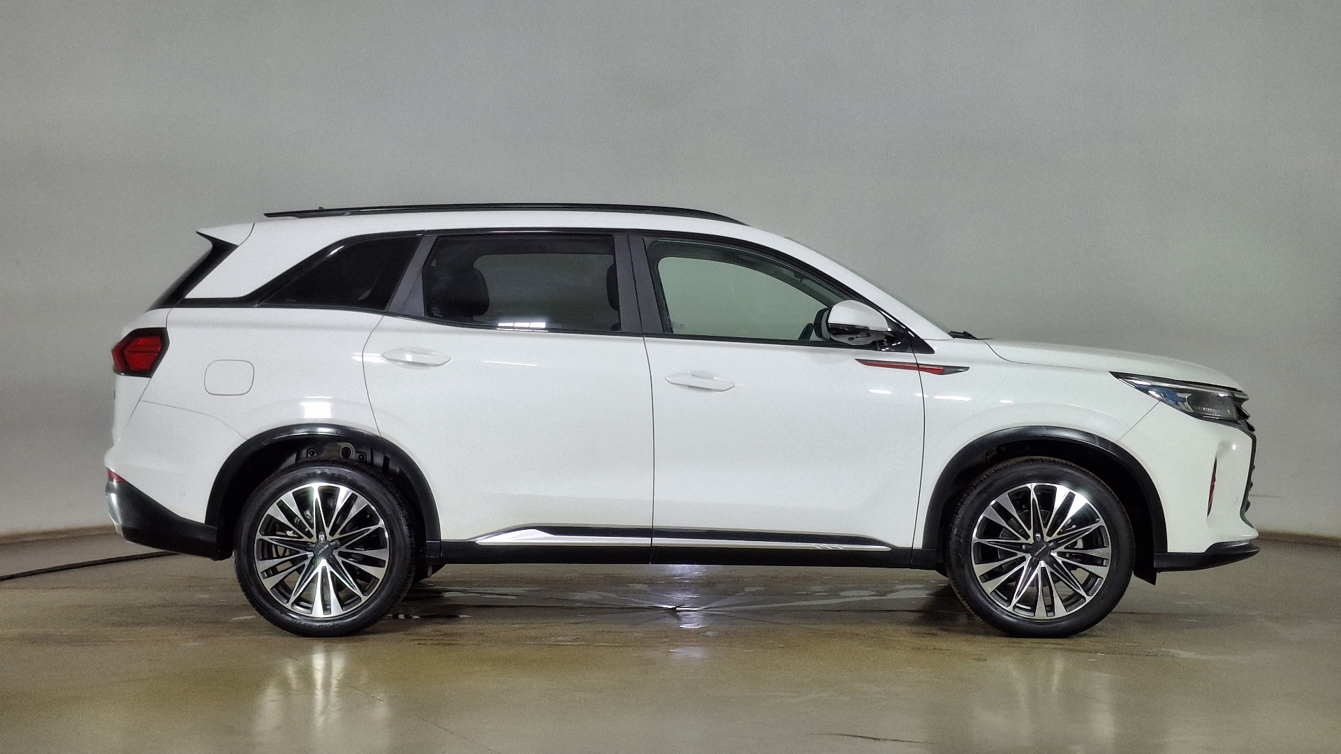 DFSK Suv600 — foto 4 de 18