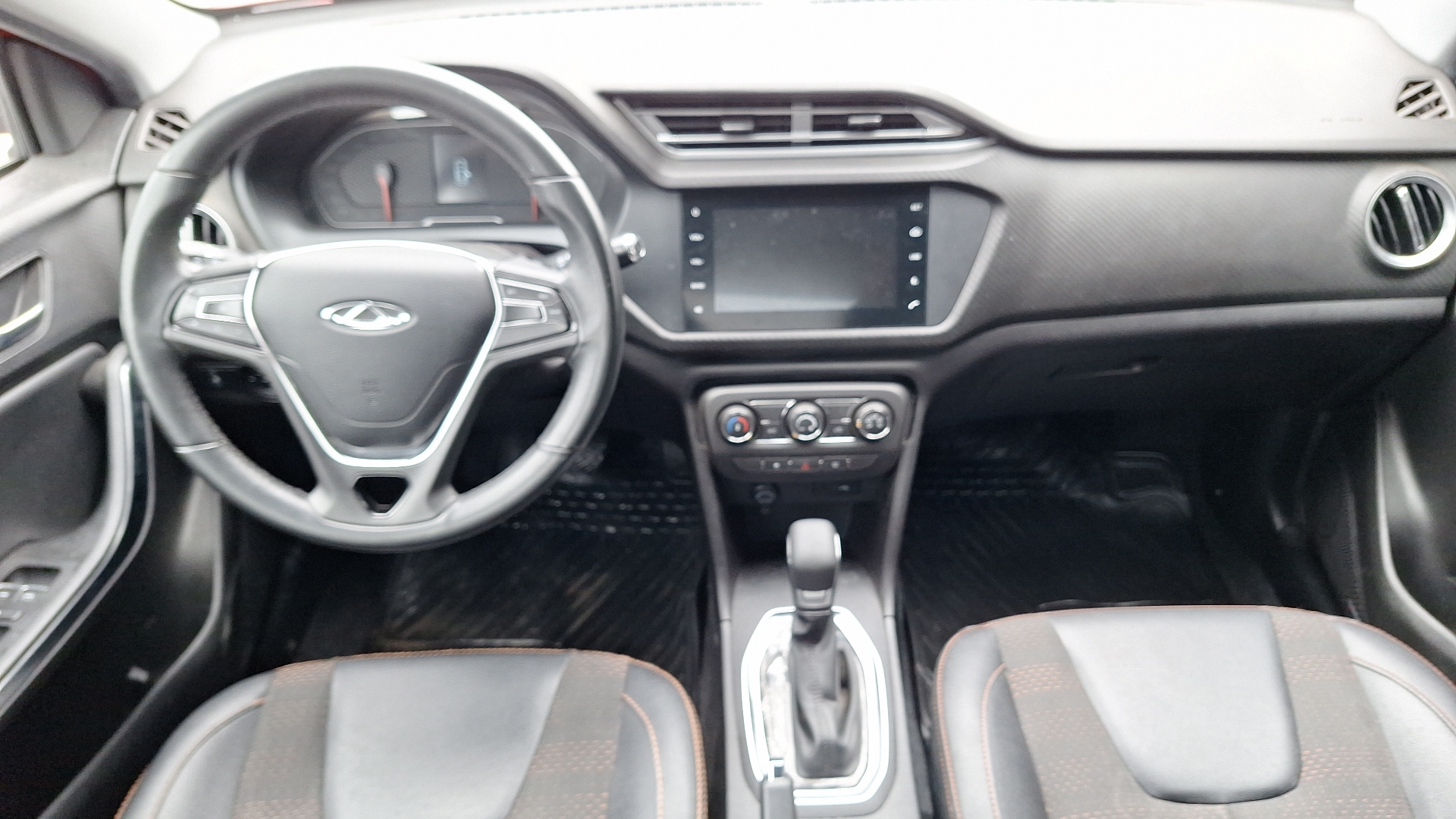 Chery Tiggo 2 — foto 6 de 15