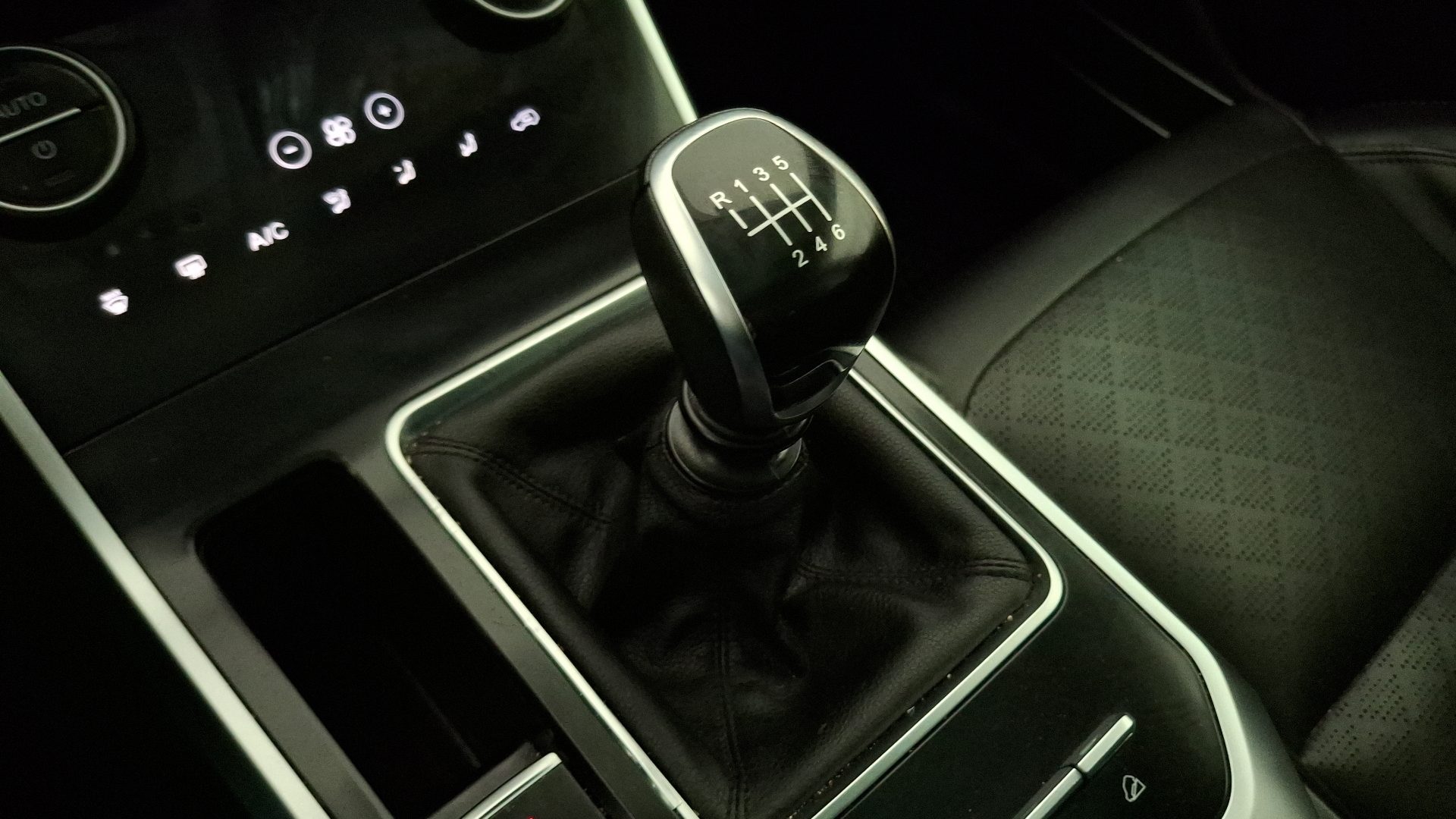 Chery Tiggo 8 — foto 11 de 16