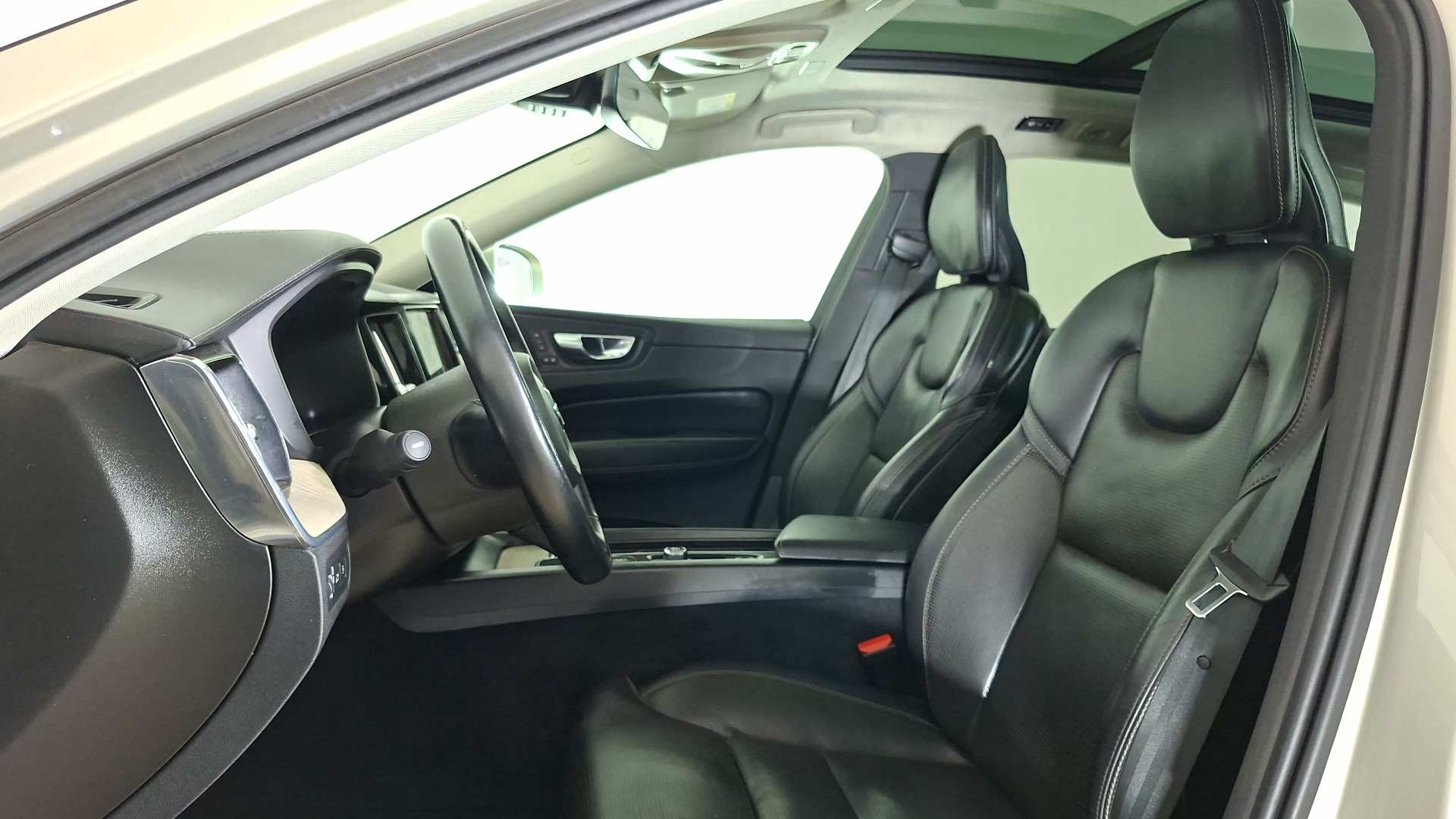 Volvo XC60 — foto 14 de 17