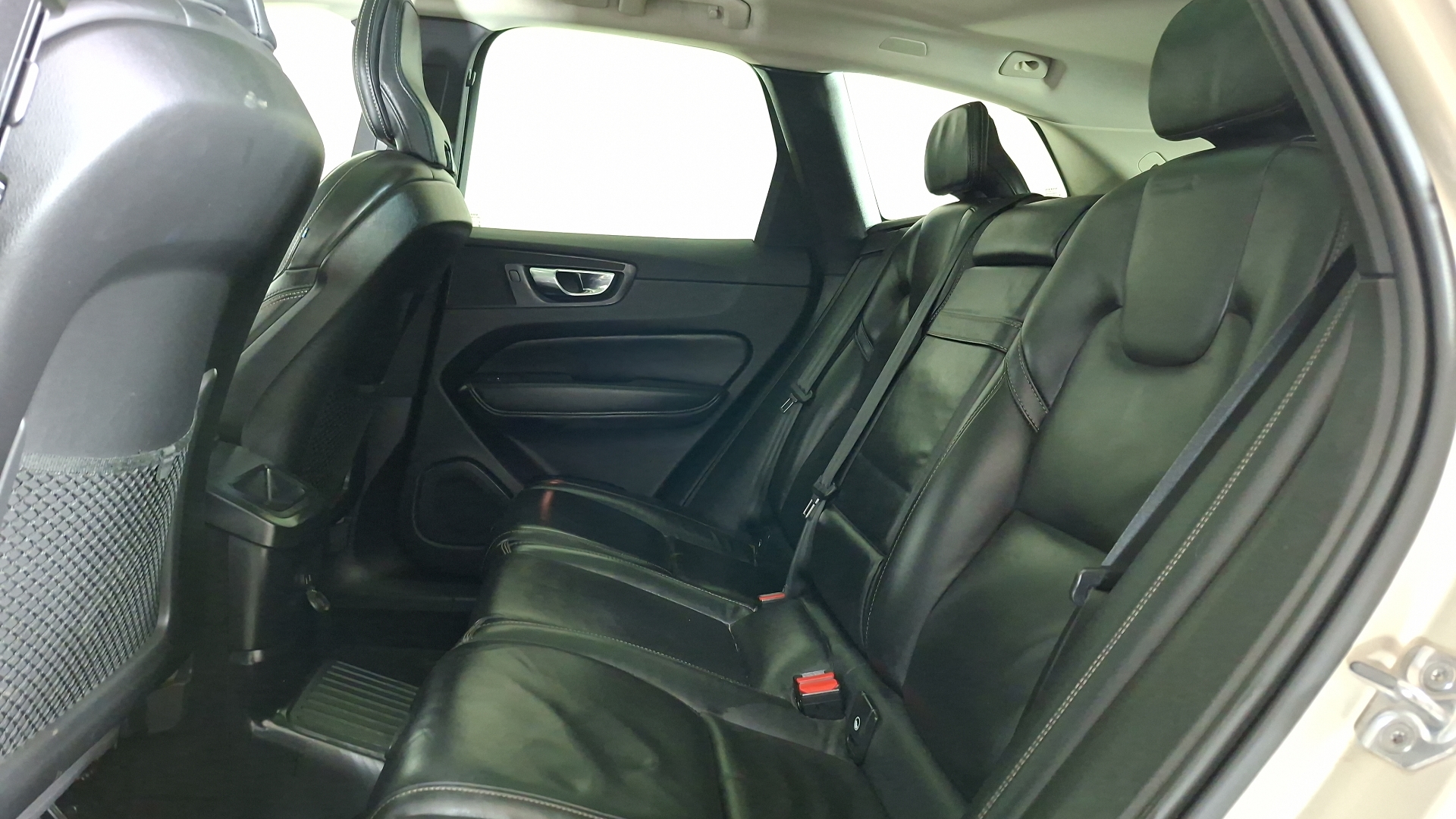 Volvo XC60 — foto 15 de 17