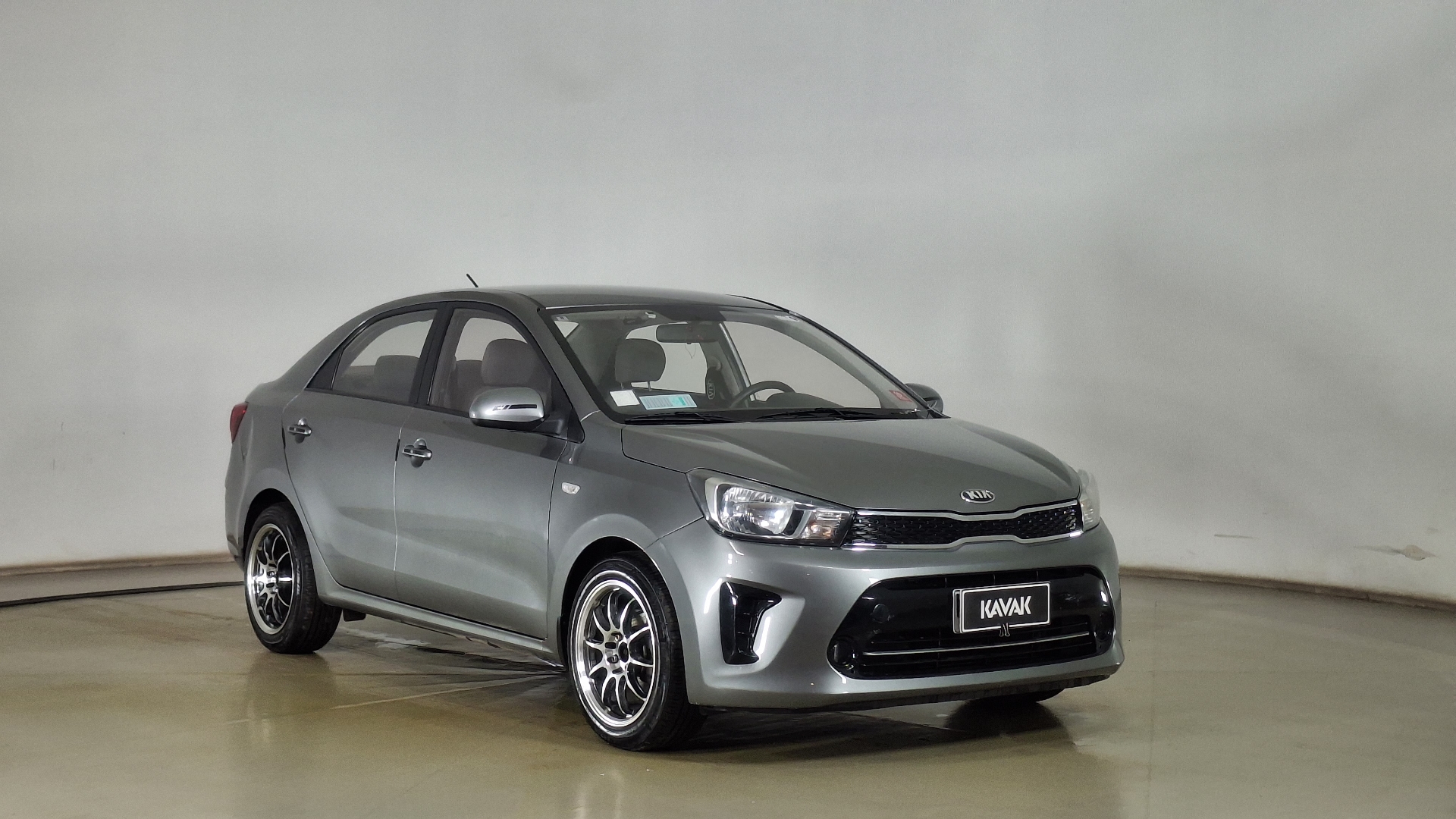 KIA Soluto — foto 3 de 16