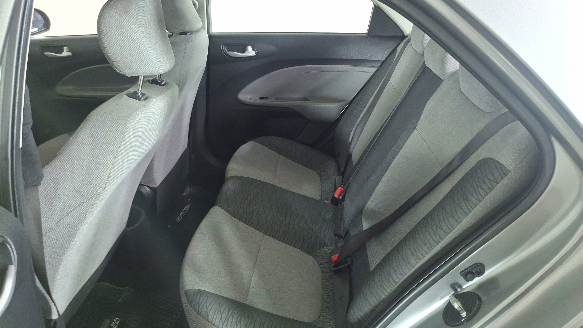 KIA Soluto — foto 14 de 16