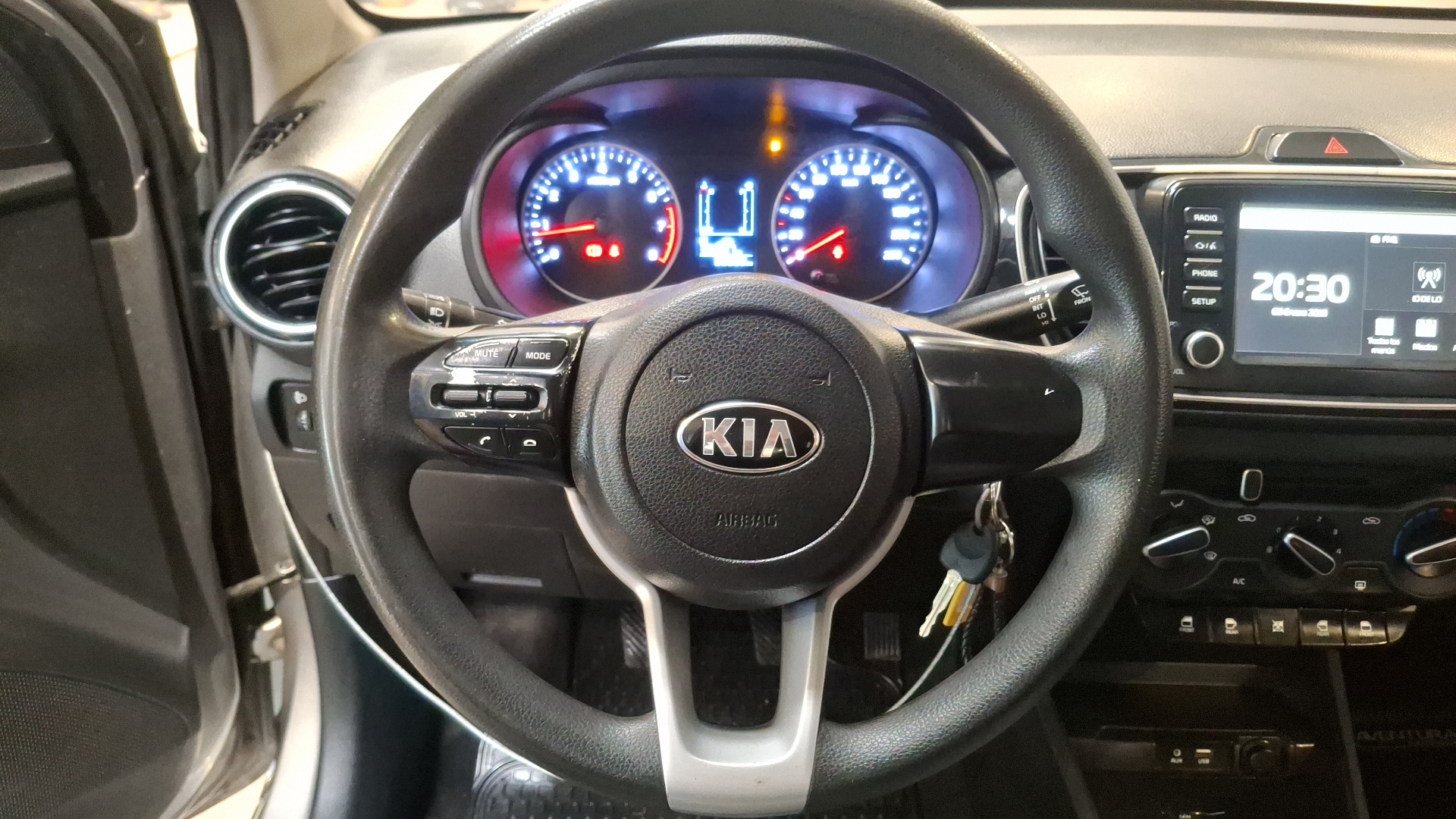 KIA Soluto — foto 8 de 16