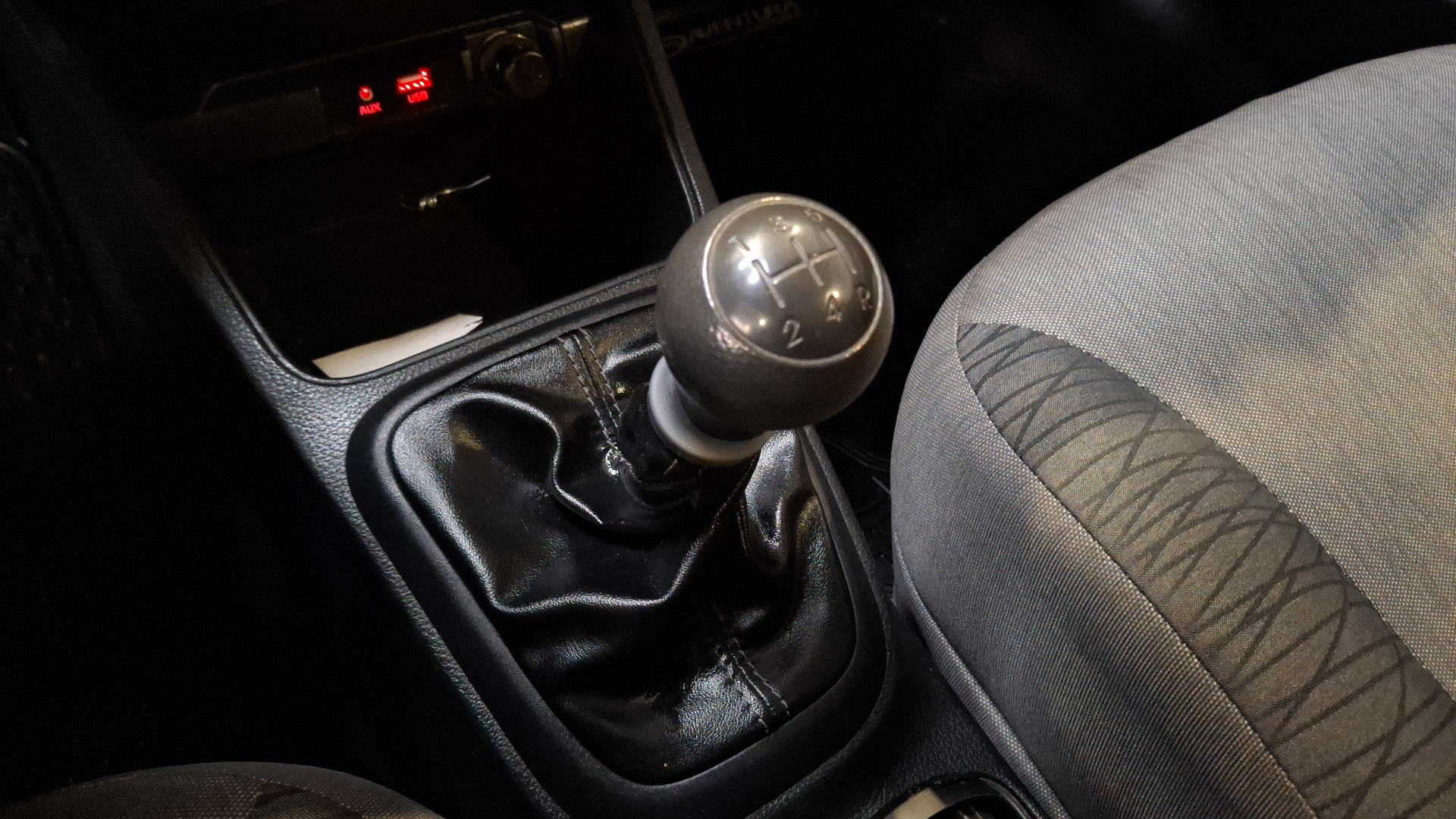 KIA Soluto — foto 11 de 16