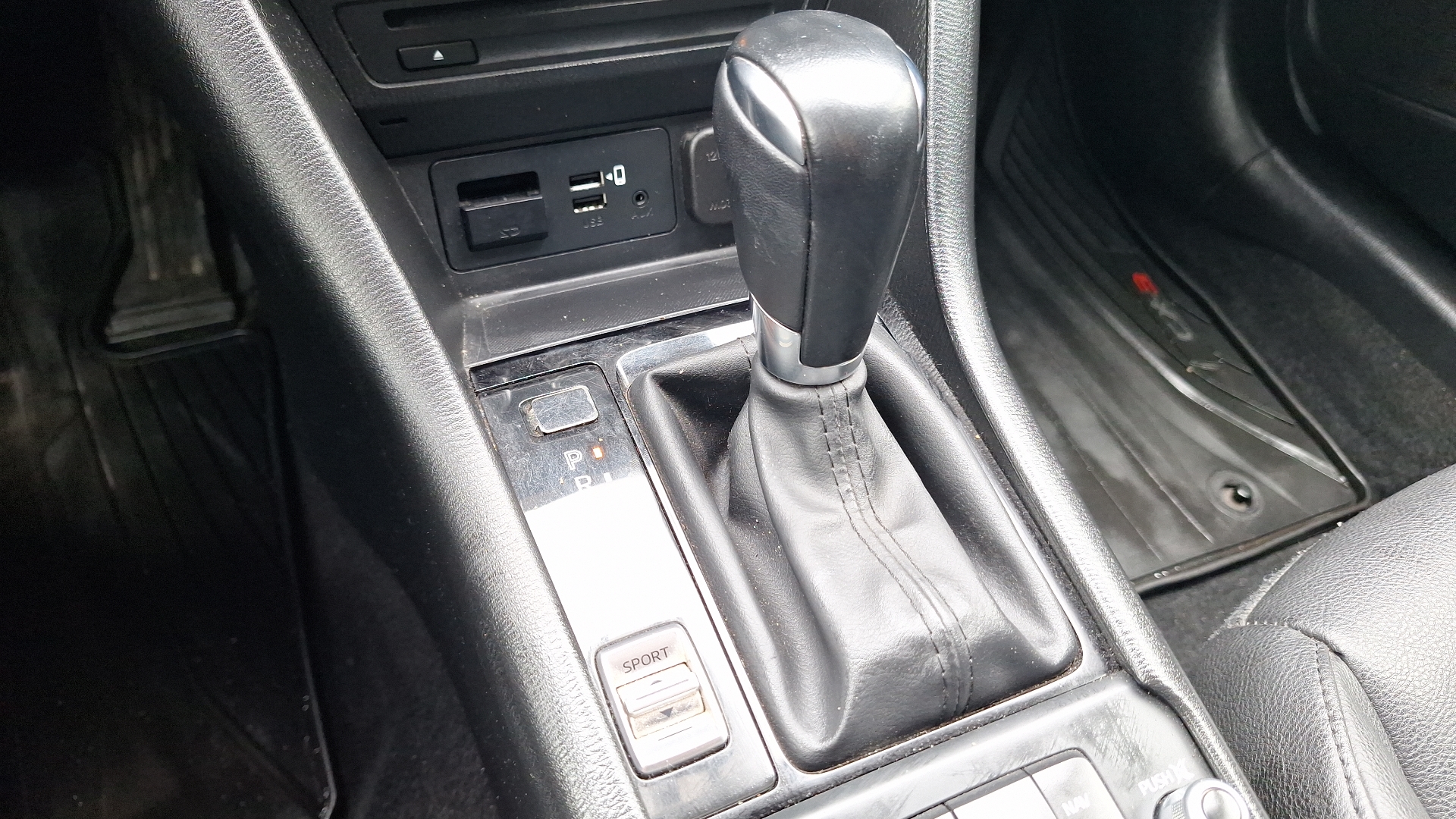 Mazda CX-3 — foto 11 de 15