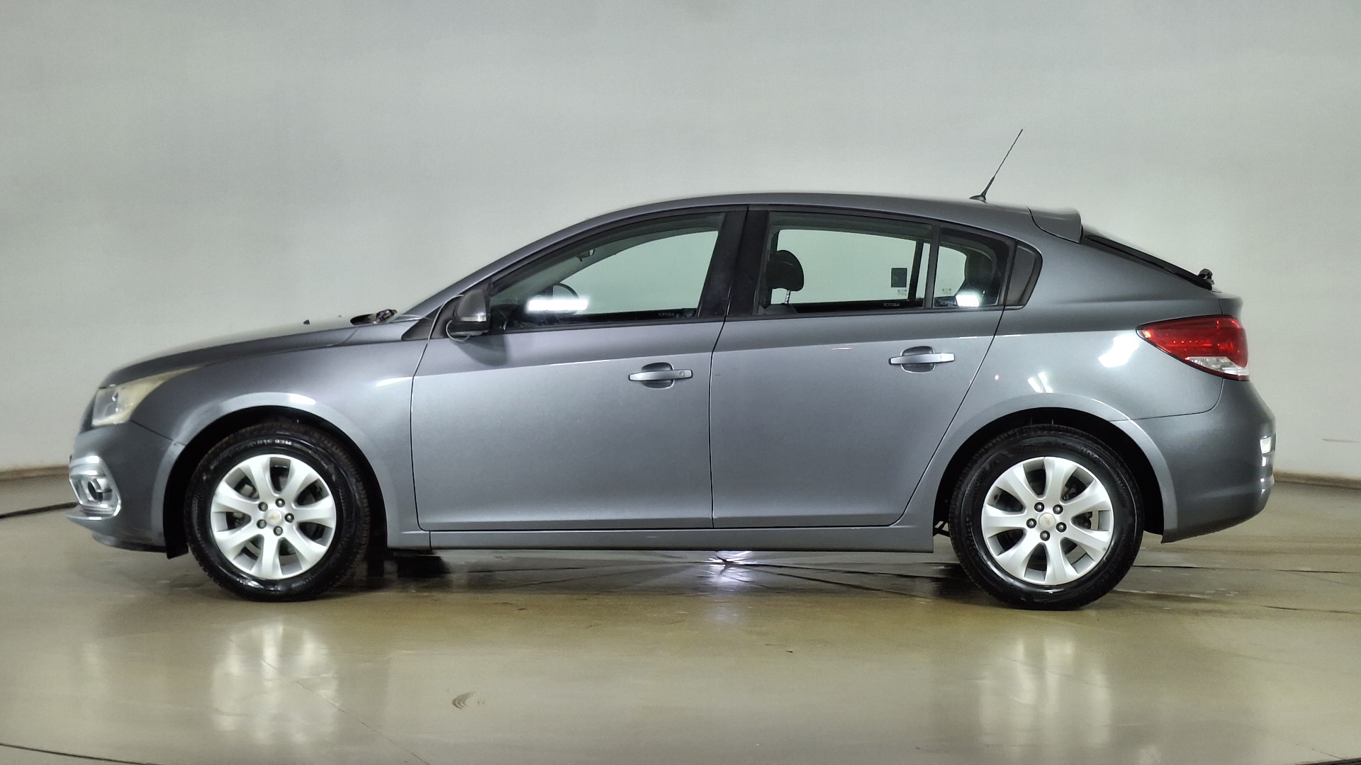 Chevrolet Cruze — foto 7 de 15