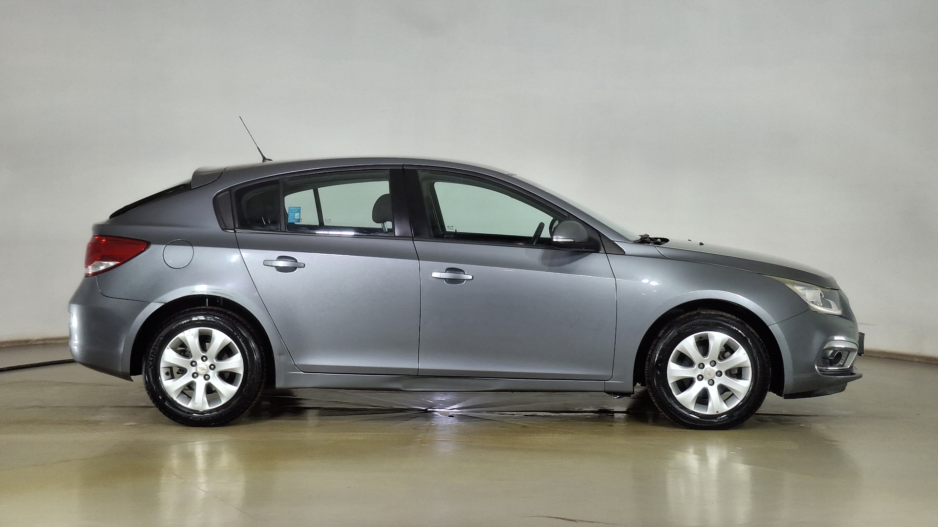 Chevrolet Cruze — foto 4 de 15