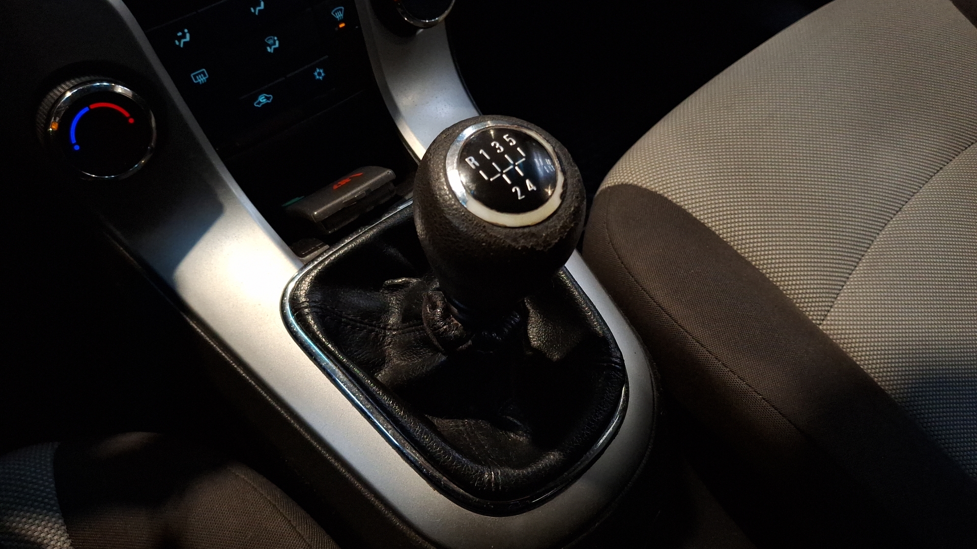 Chevrolet Cruze — foto 11 de 15