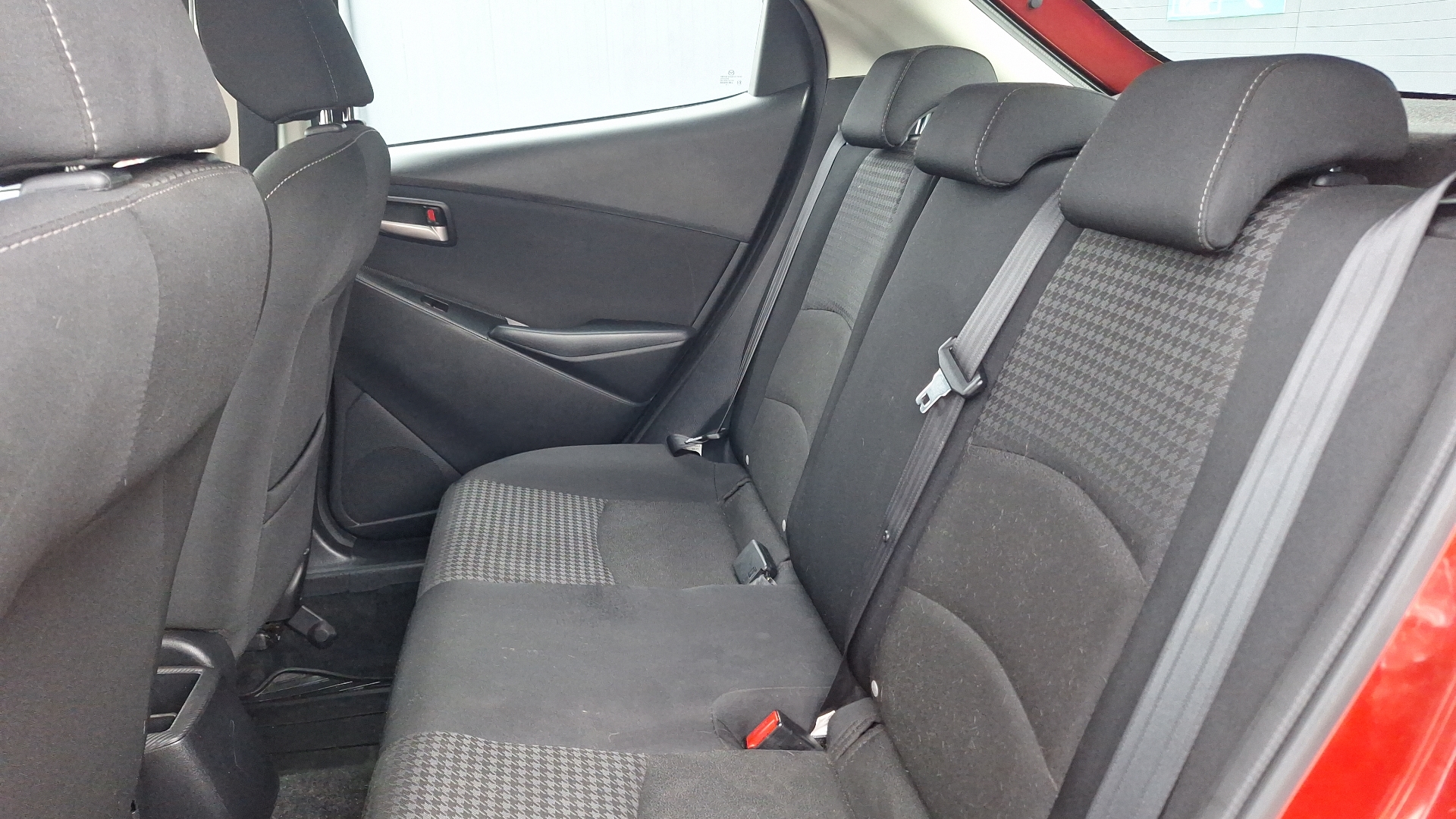 Mazda 2 — foto 13 de 15