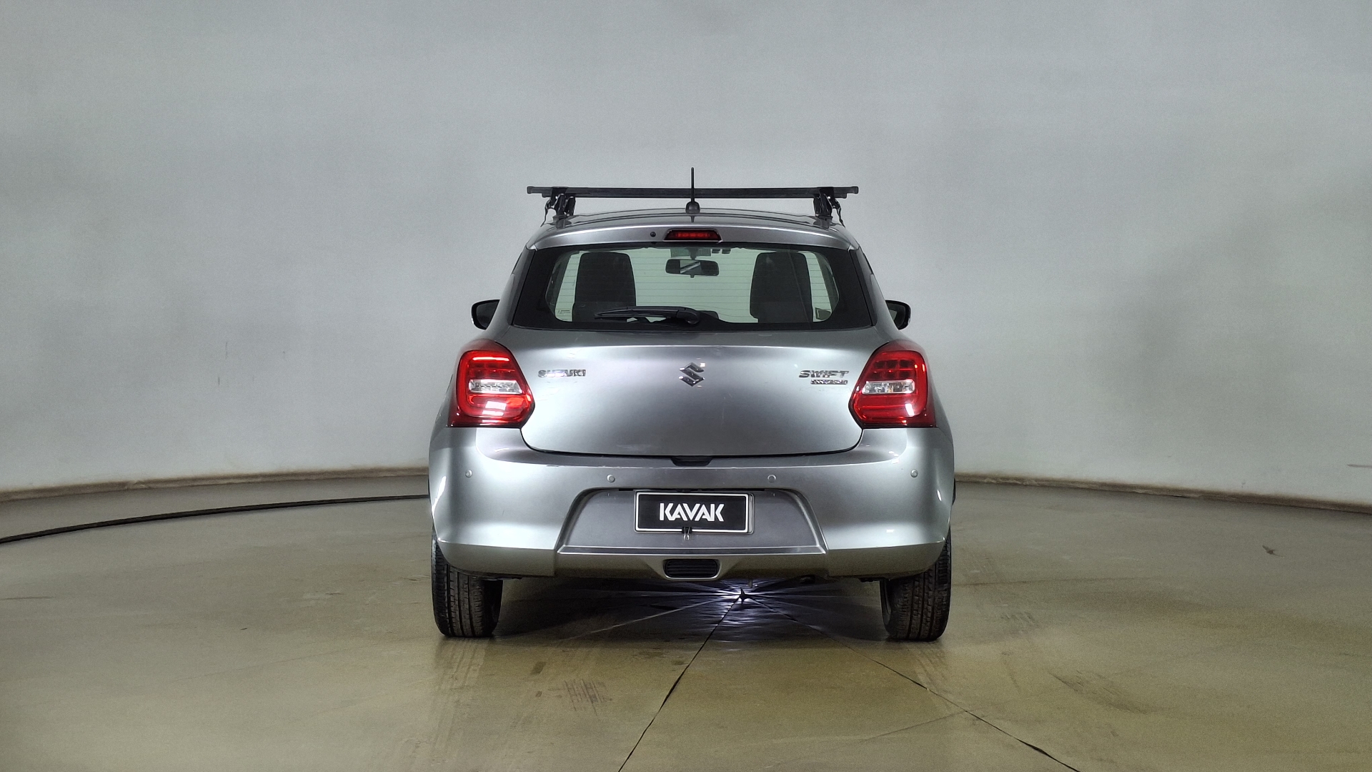 Suzuki Swift — foto 5 de 16