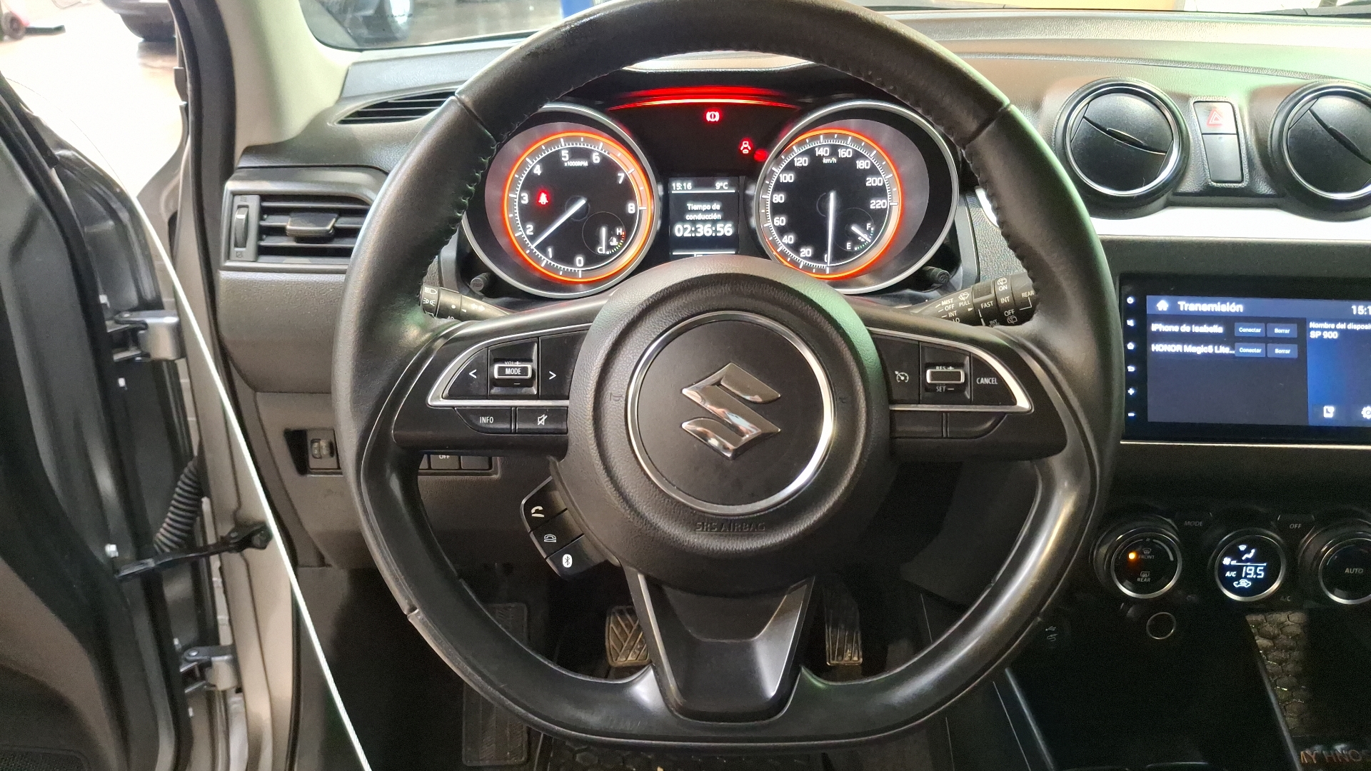 Suzuki Swift — foto 8 de 16