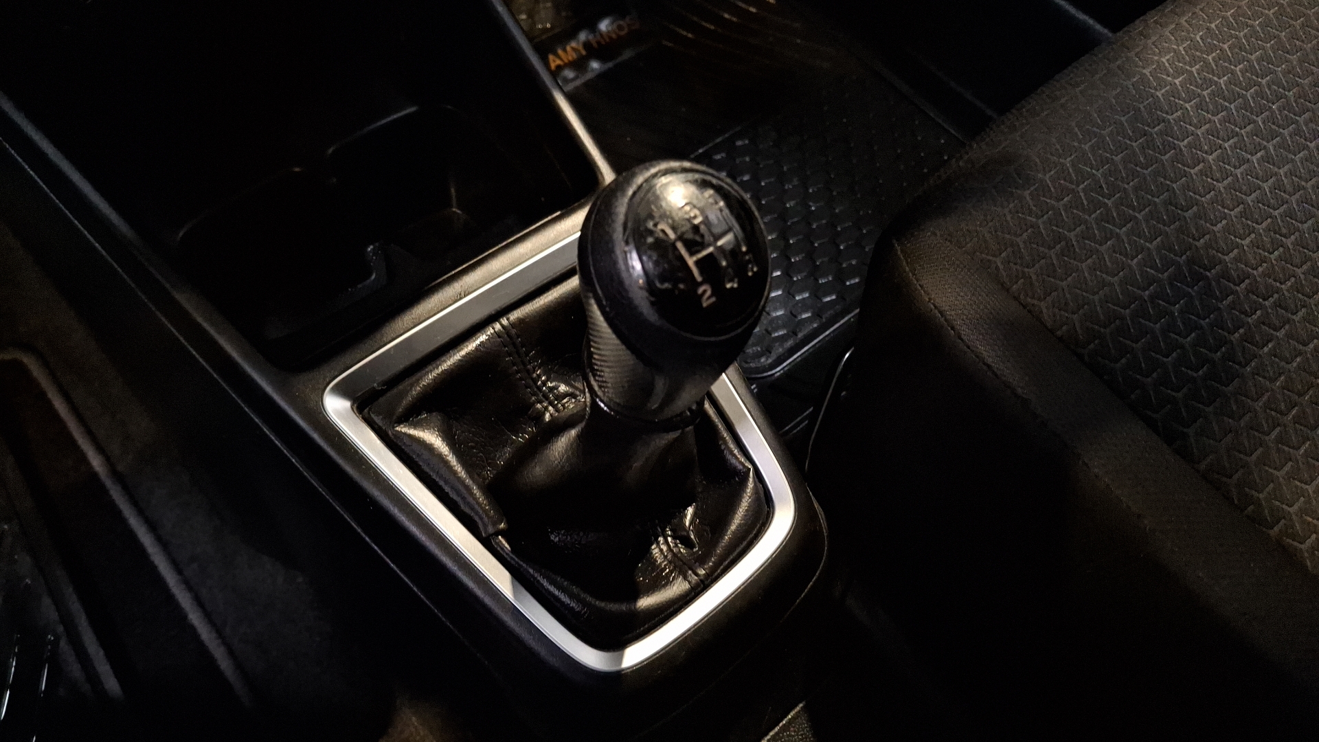 Suzuki Swift — foto 11 de 16