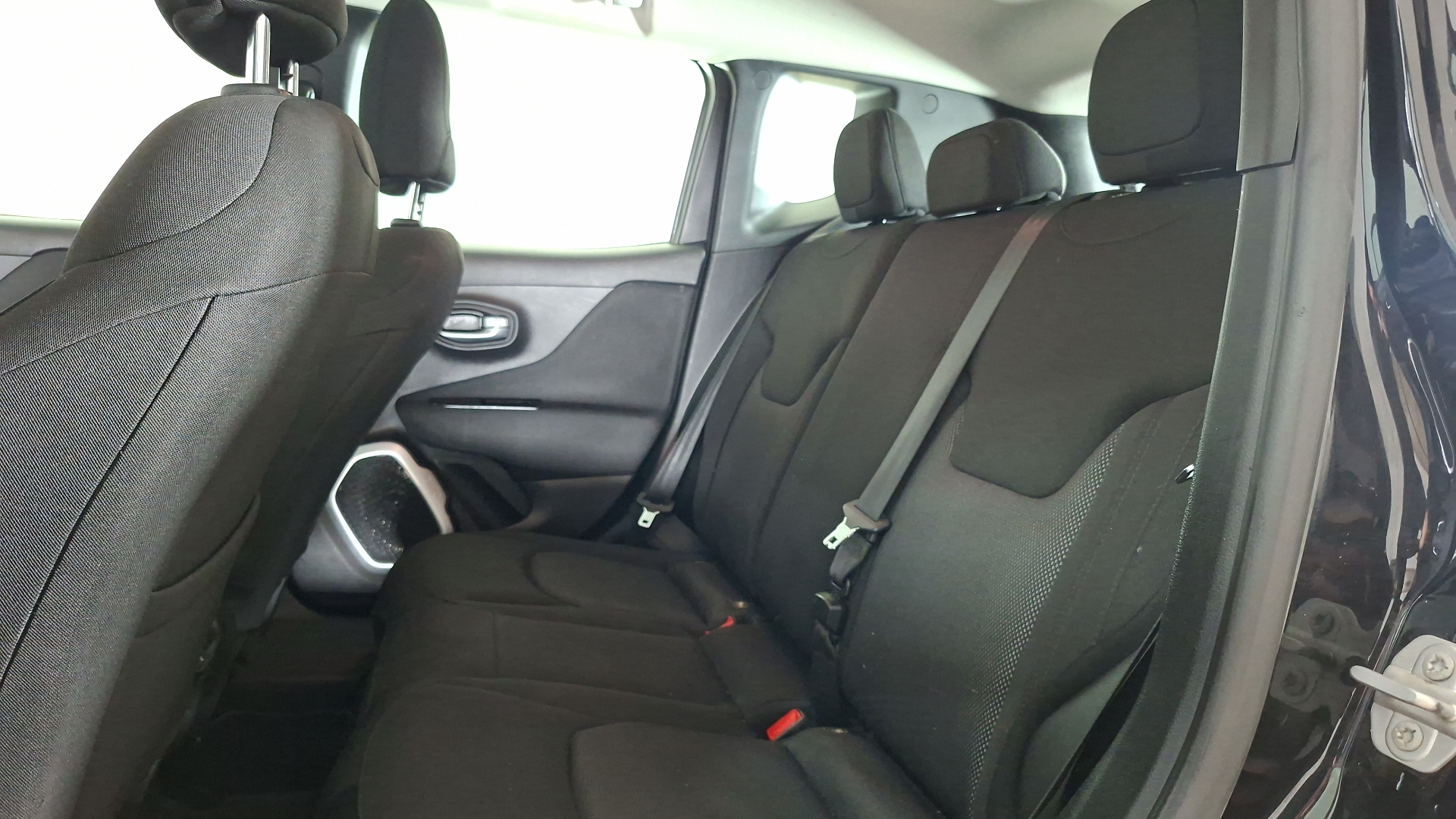 Jeep Renegade — foto 14 de 16