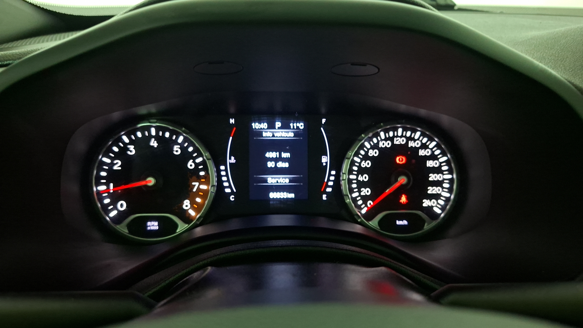 Jeep Renegade — foto 9 de 16