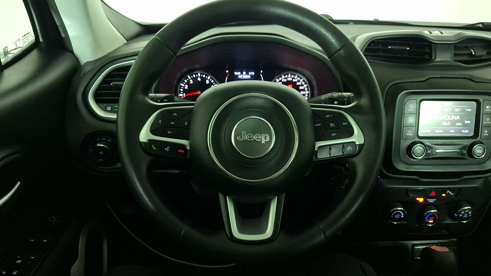 Jeep Renegade — foto 8 de 16