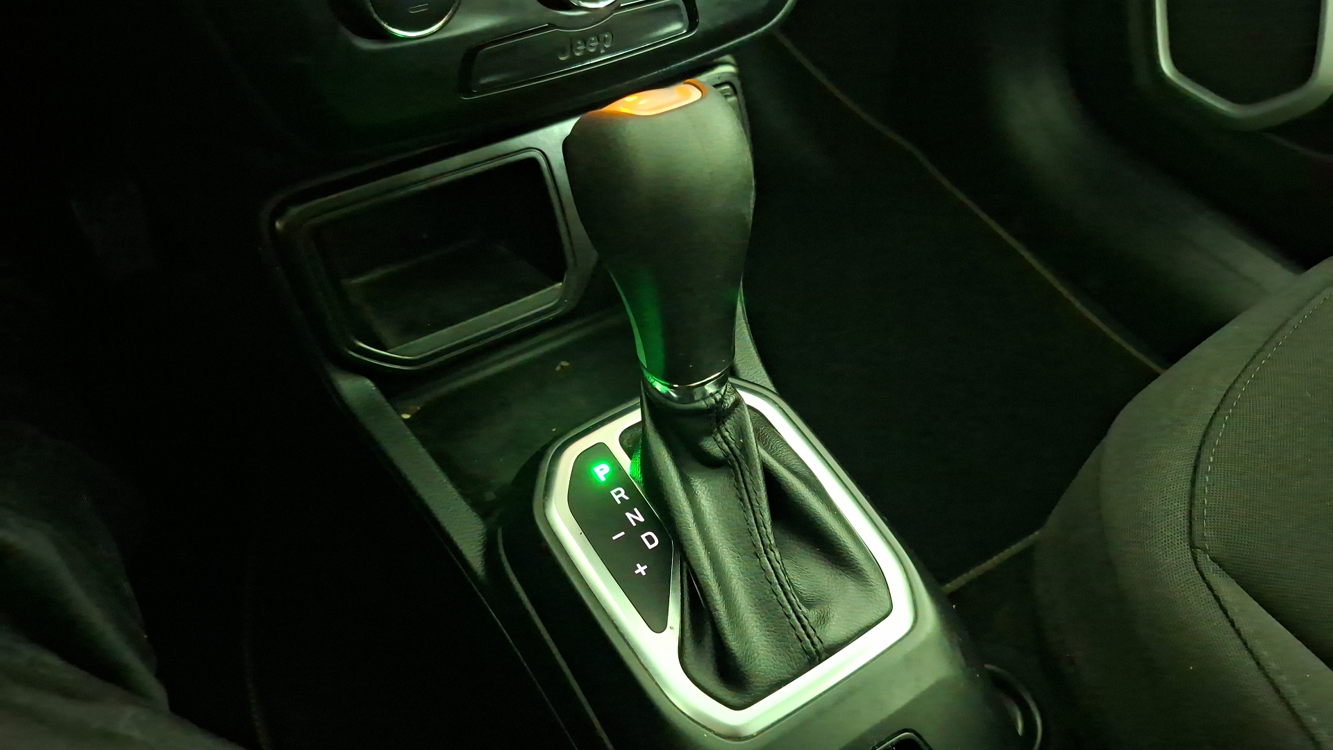 Jeep Renegade — foto 11 de 16