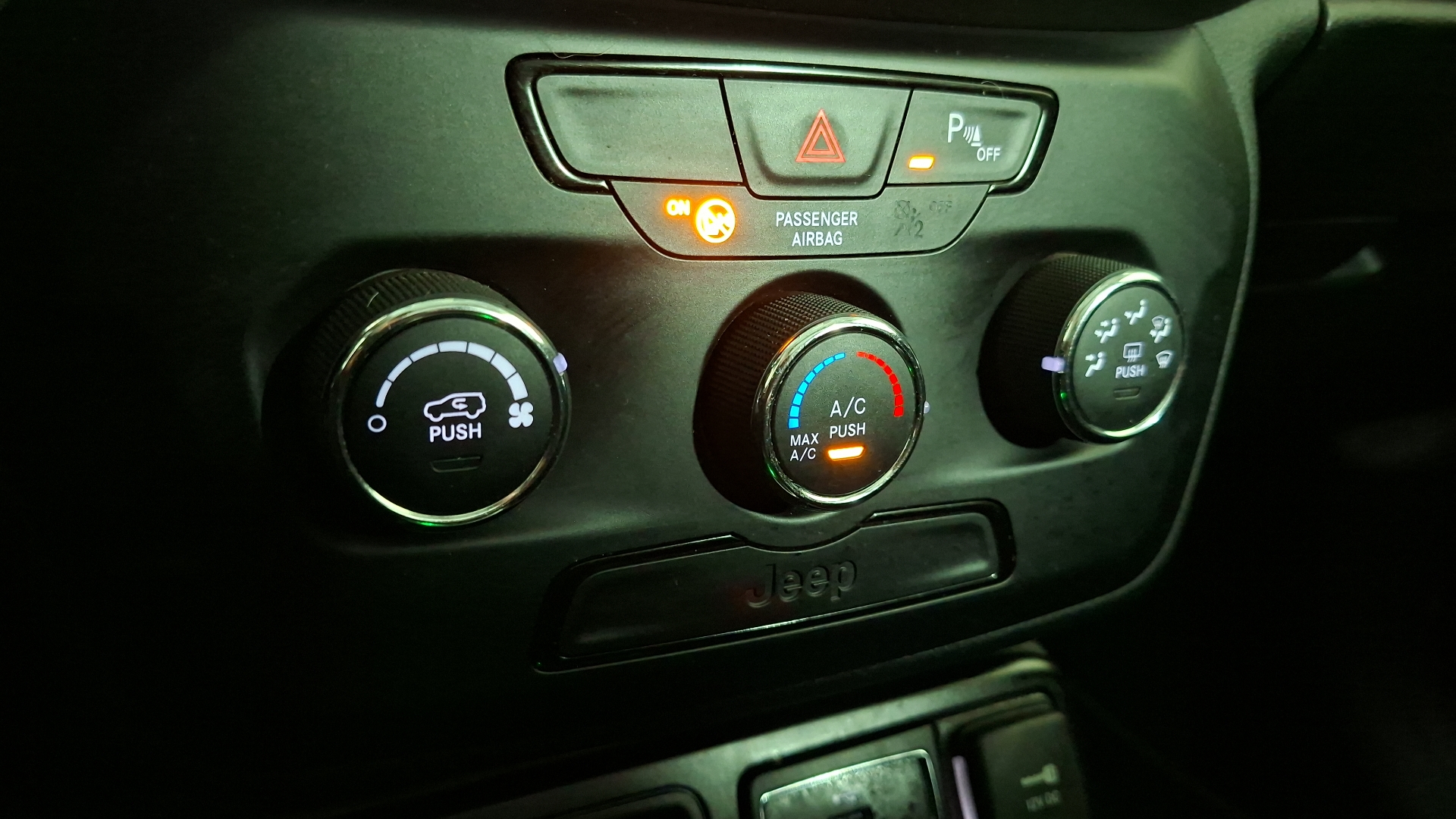 Jeep Renegade — foto 15 de 16