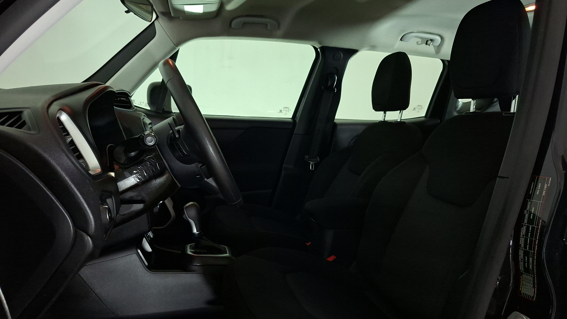 Jeep Renegade — foto 13 de 16