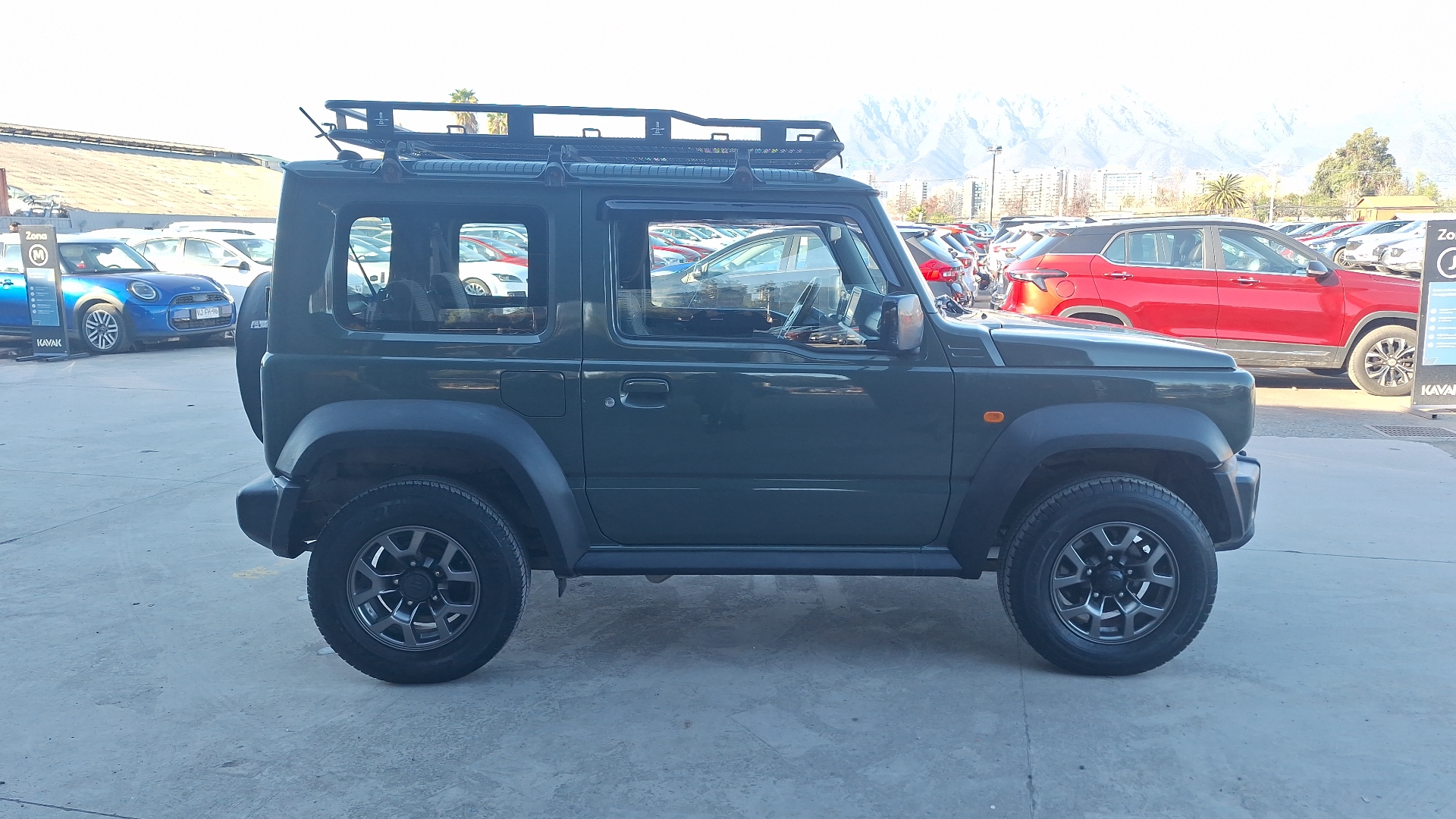 Suzuki Jimny — foto 5 de 15