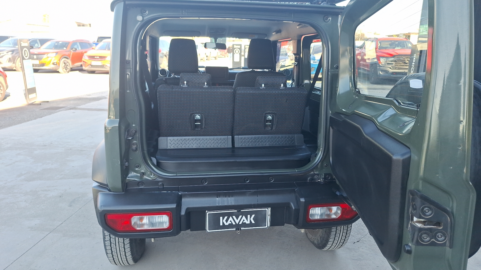 Suzuki Jimny — foto 4 de 15