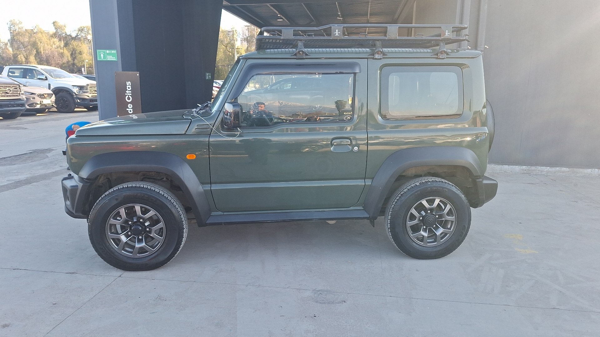 Suzuki Jimny — foto 2 de 15