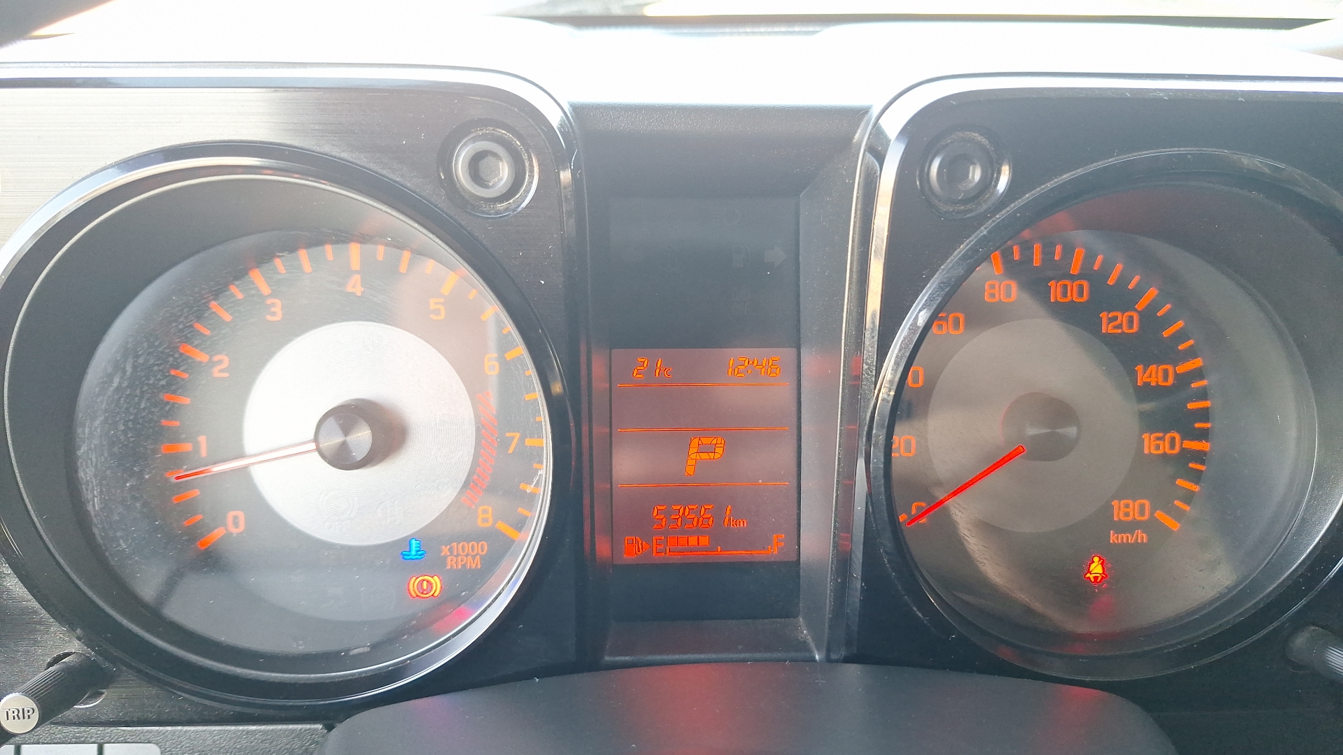 Suzuki Jimny — foto 9 de 15