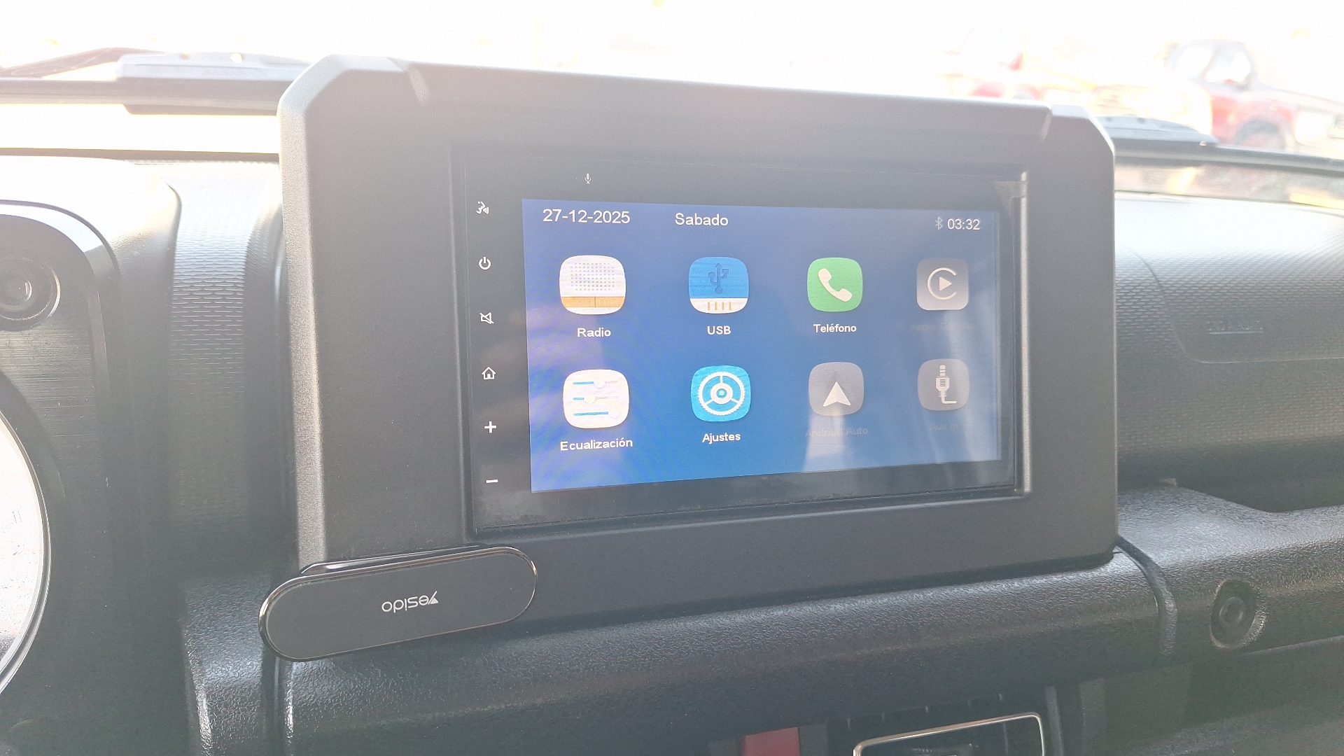 Suzuki Jimny — foto 10 de 15