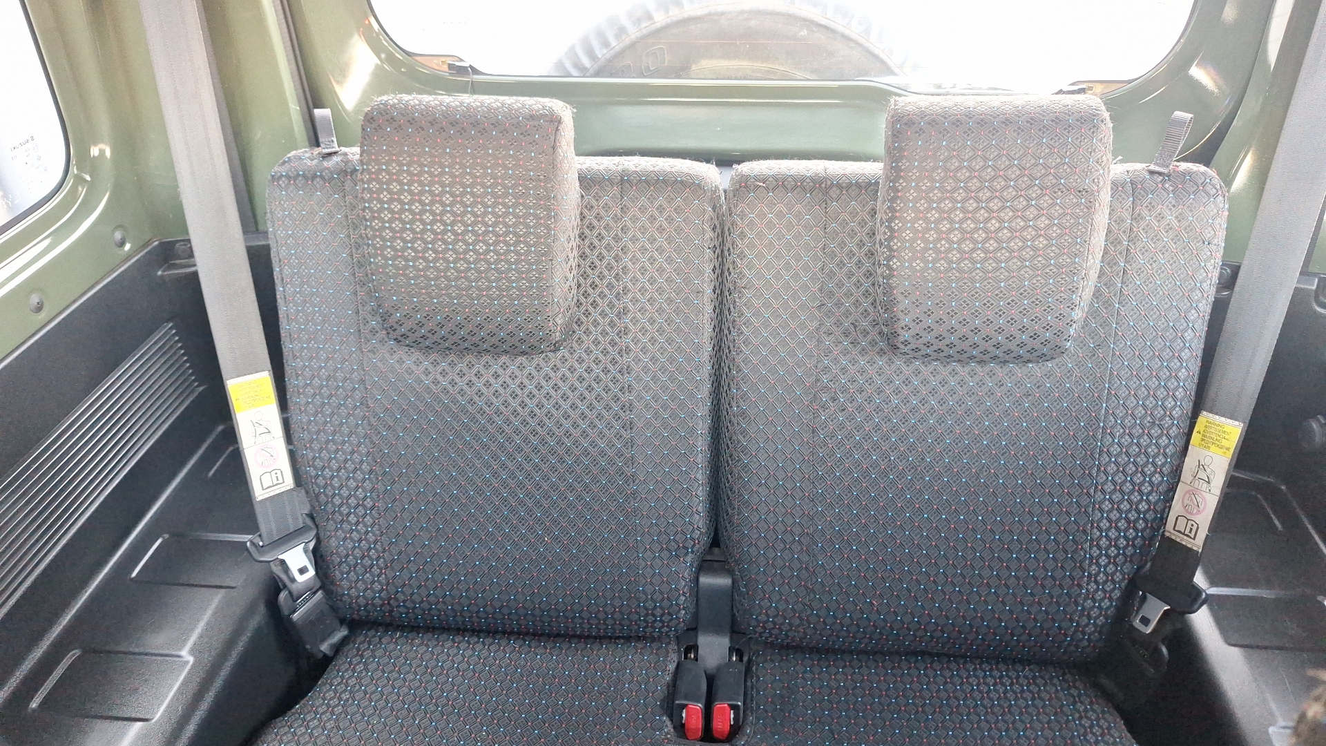 Suzuki Jimny — foto 13 de 15