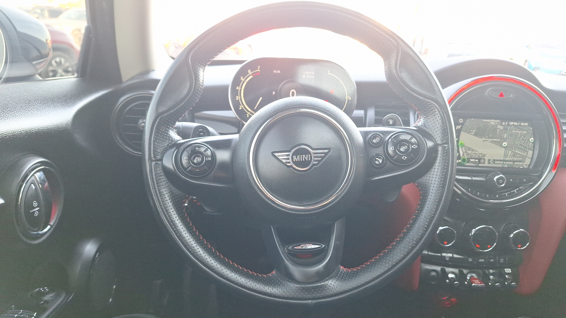 MINI Cooper — foto 8 de 16