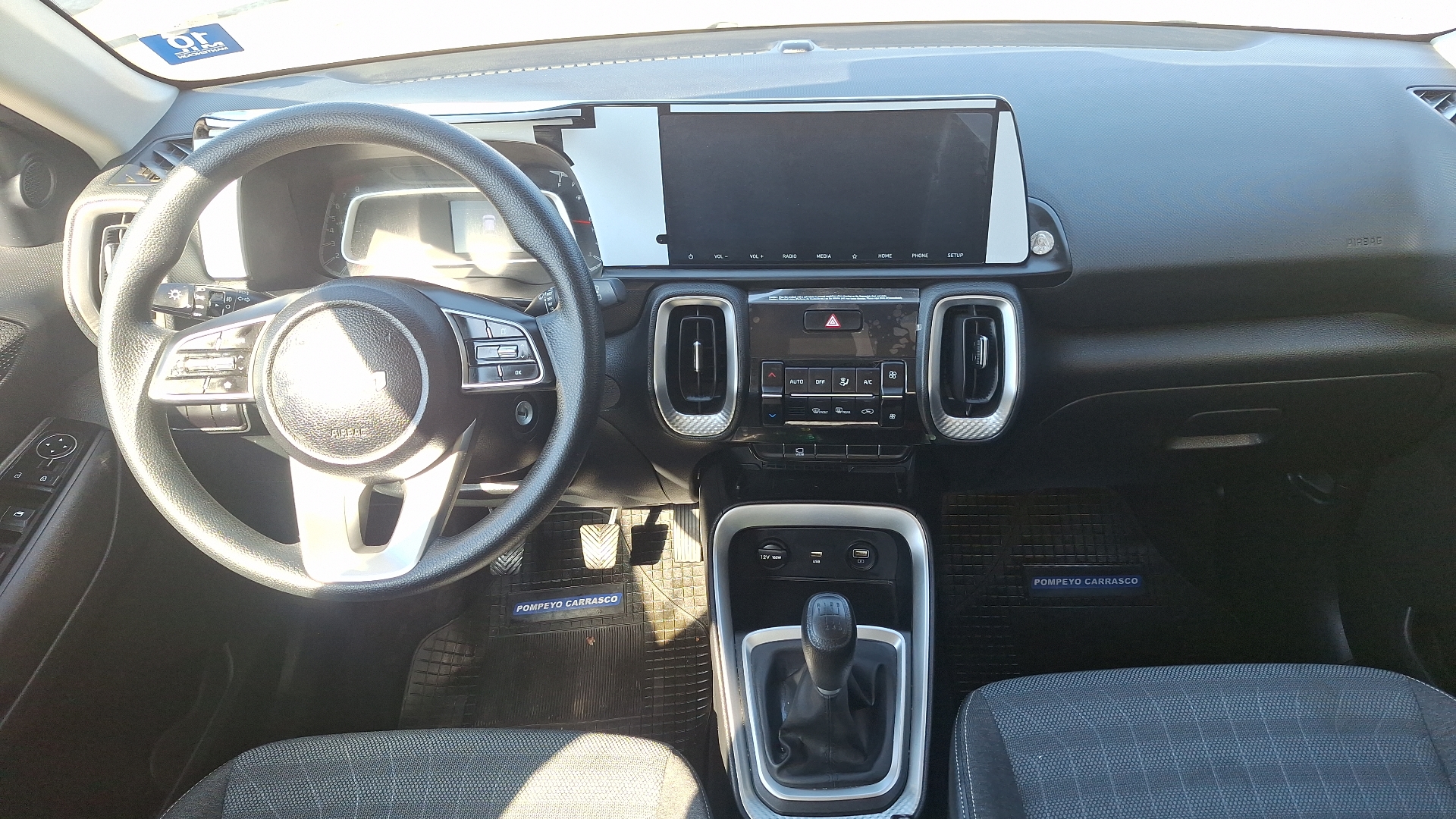 KIA Sonet — foto 6 de 15