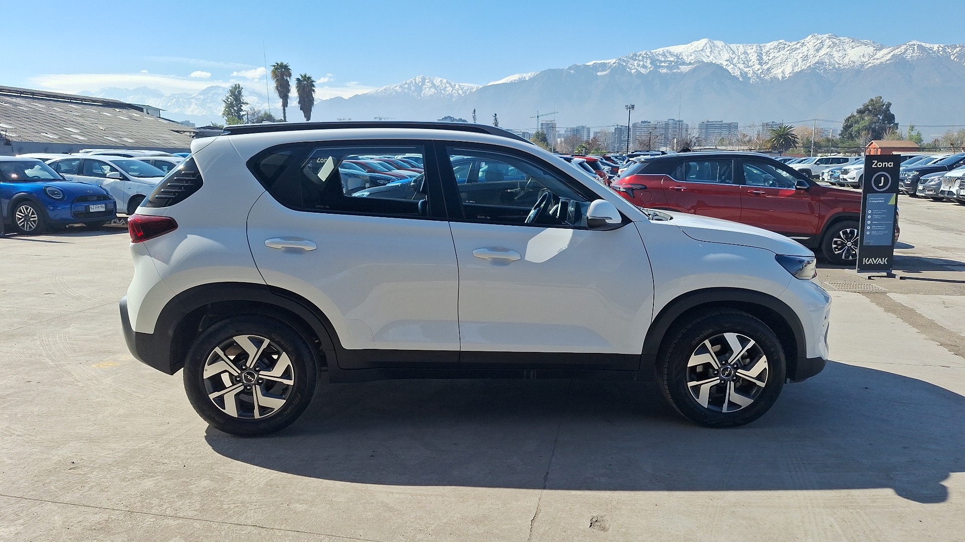 KIA Sonet — foto 5 de 15