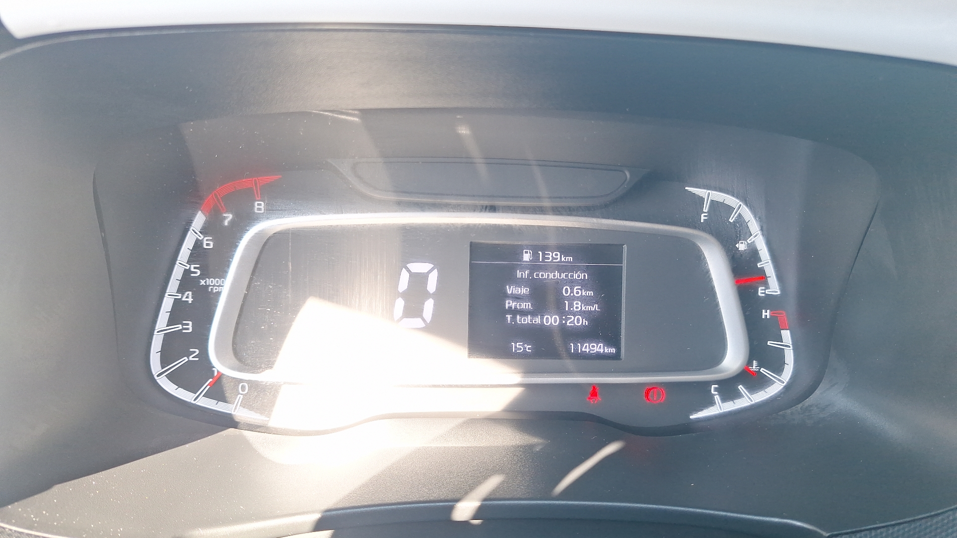 KIA Sonet — foto 9 de 15
