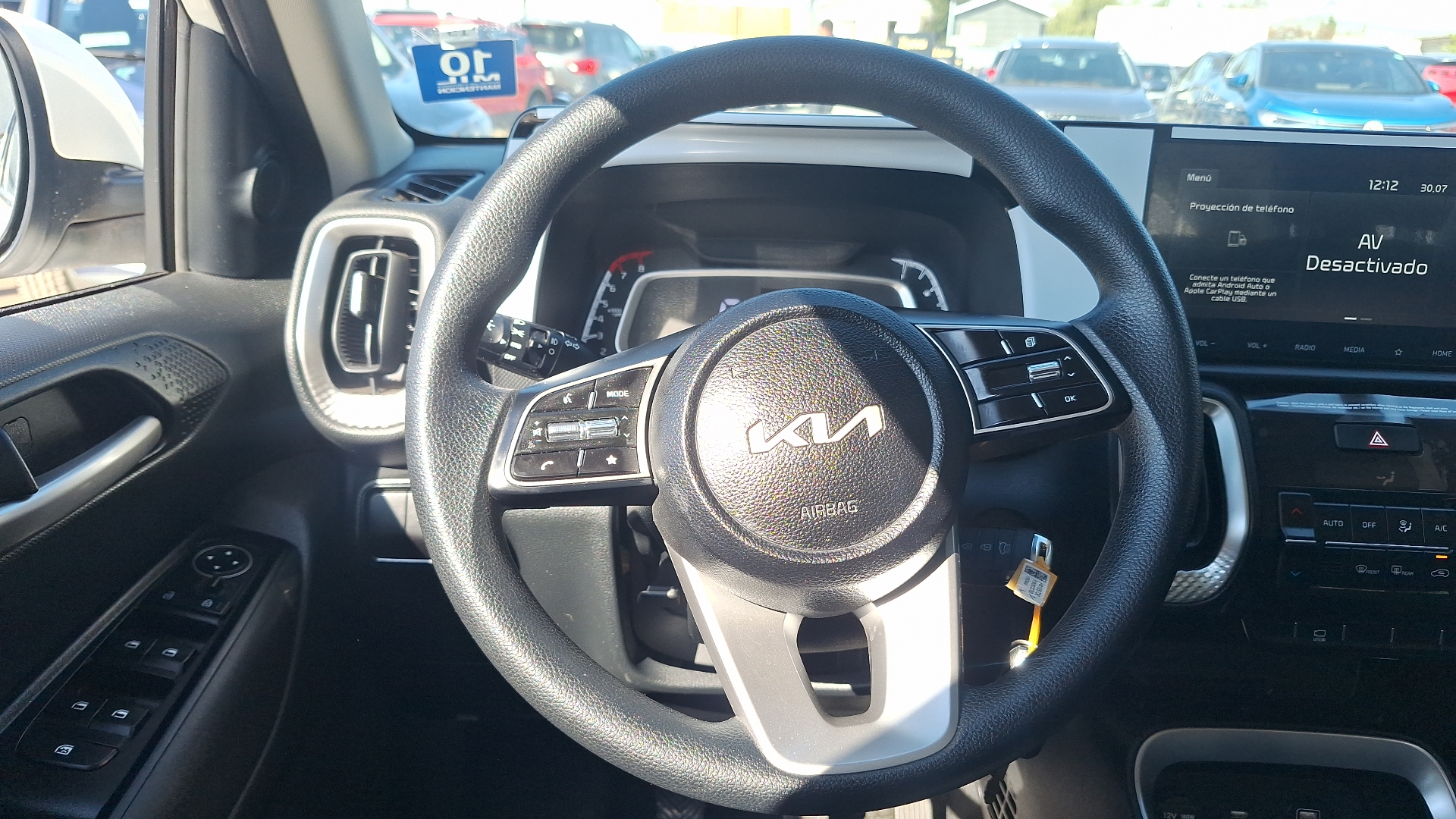 KIA Sonet — foto 8 de 15