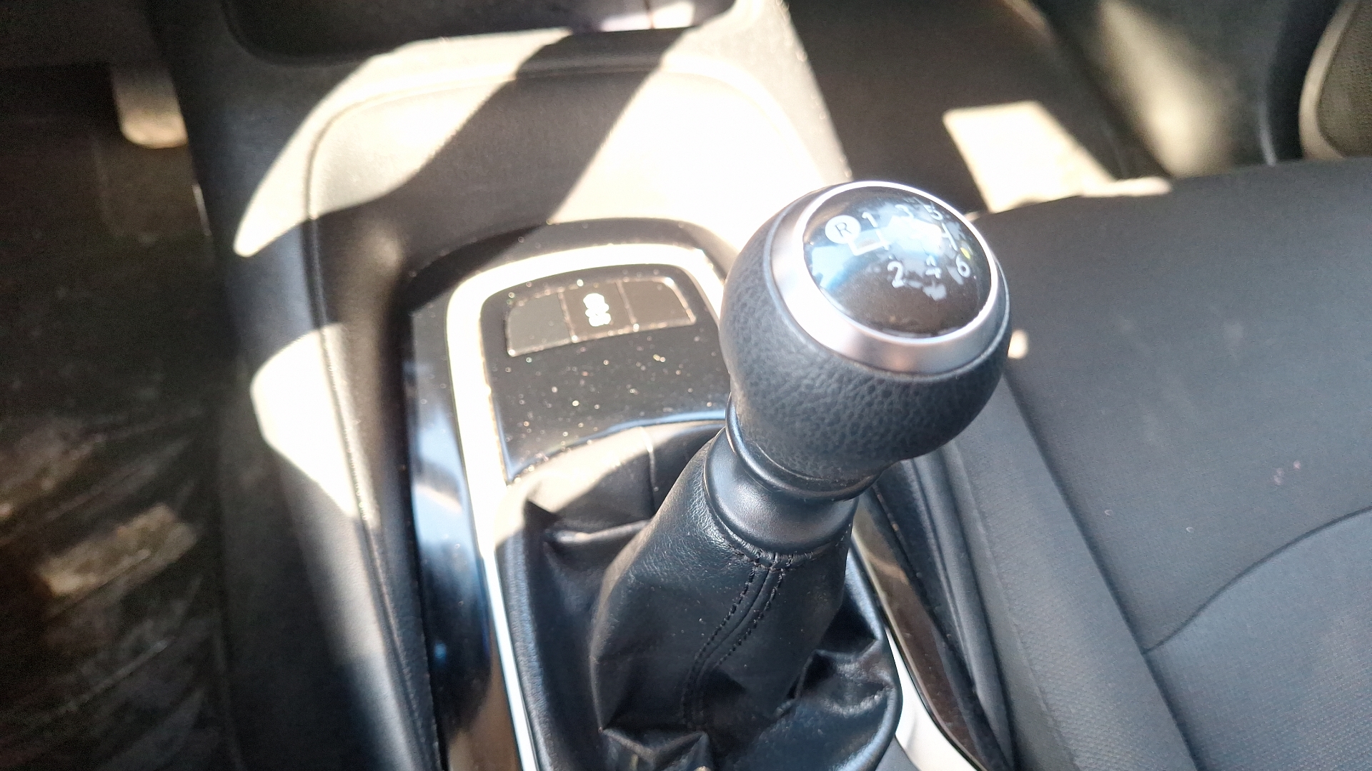 Toyota Corolla — foto 11 de 15