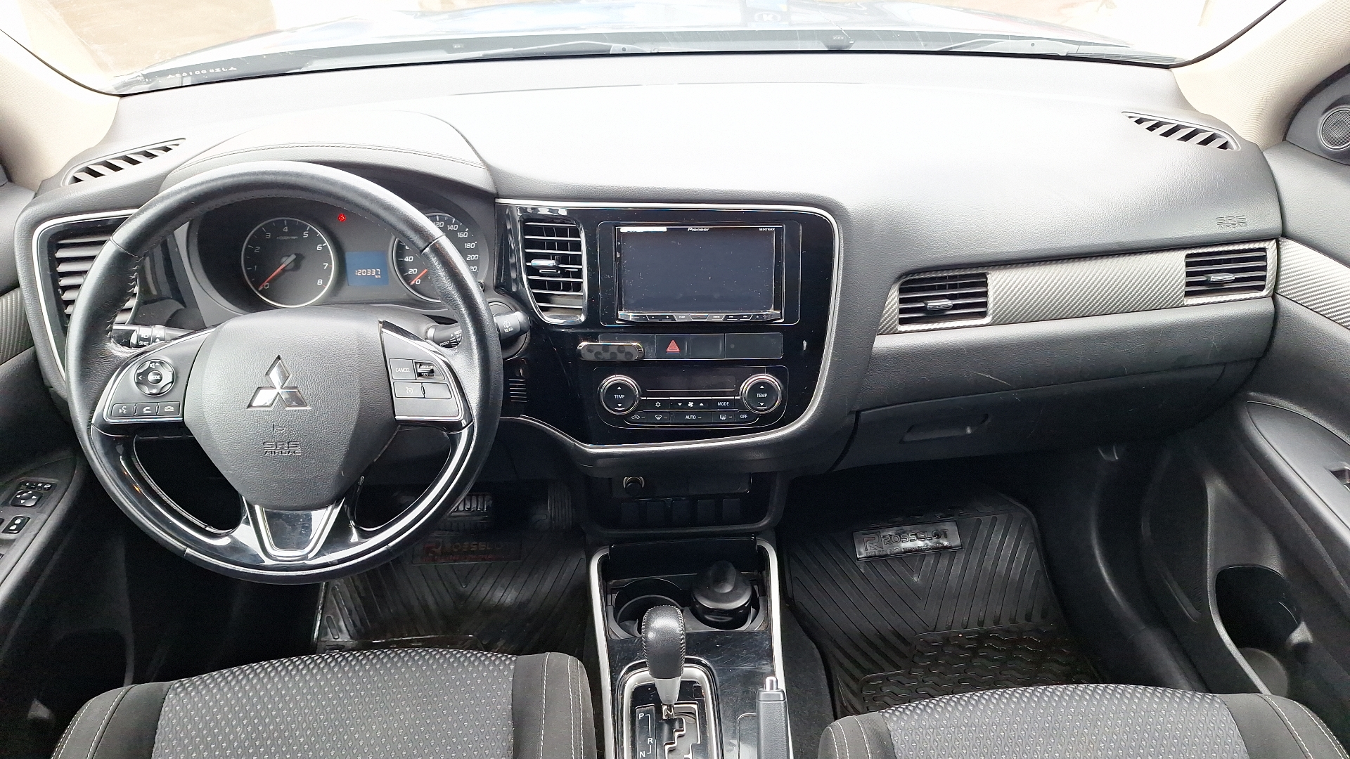 Mitsubishi Outlander — foto 6 de 15
