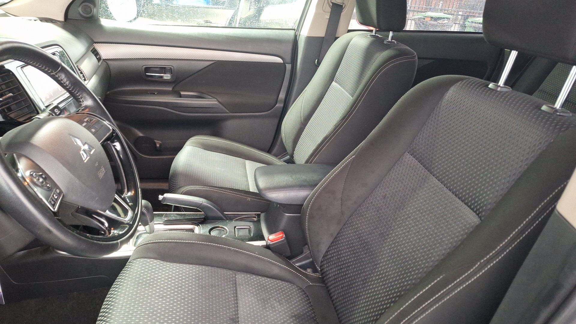 Mitsubishi Outlander — foto 14 de 15