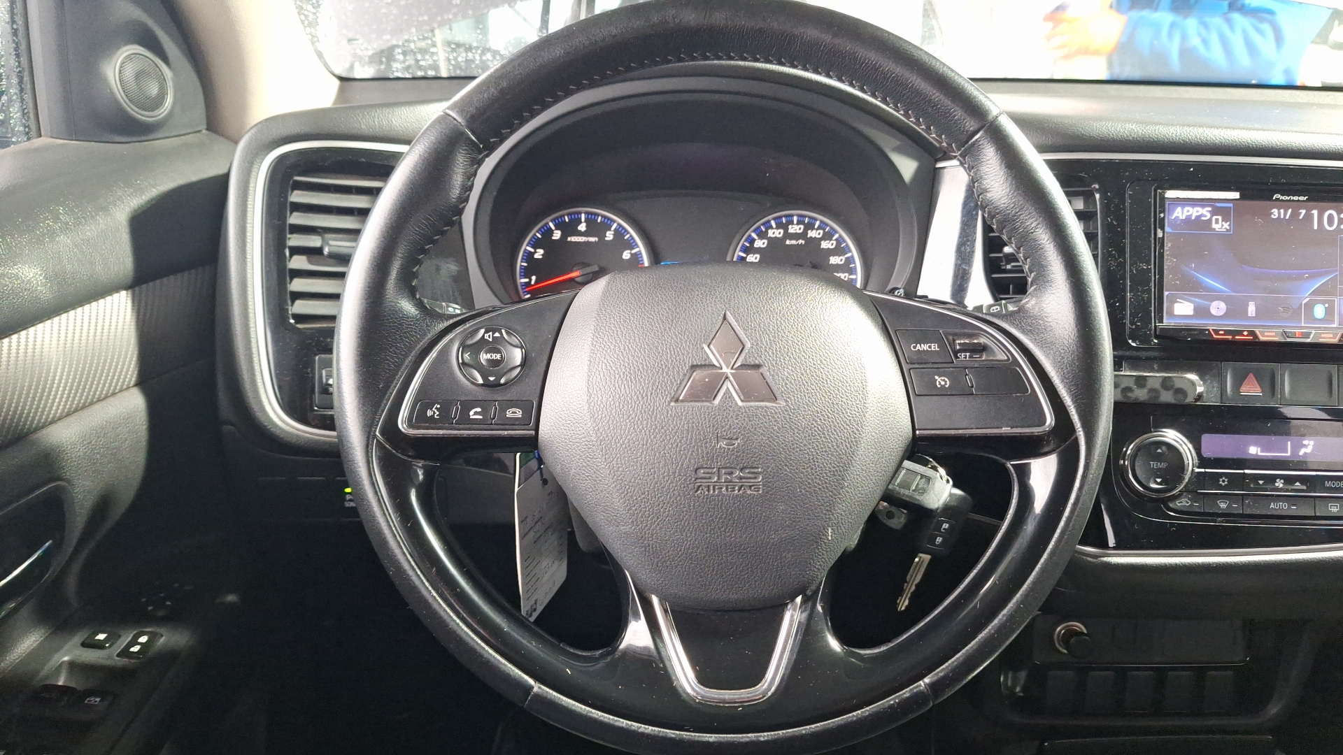 Mitsubishi Outlander — foto 8 de 15