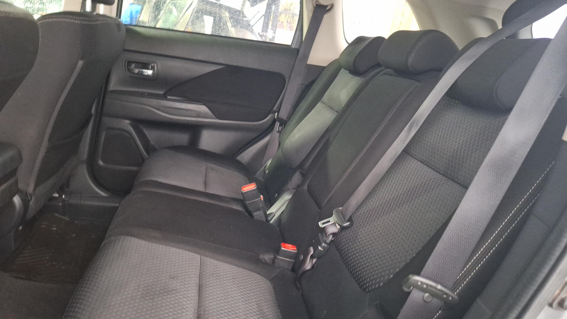 Mitsubishi Outlander — foto 13 de 15