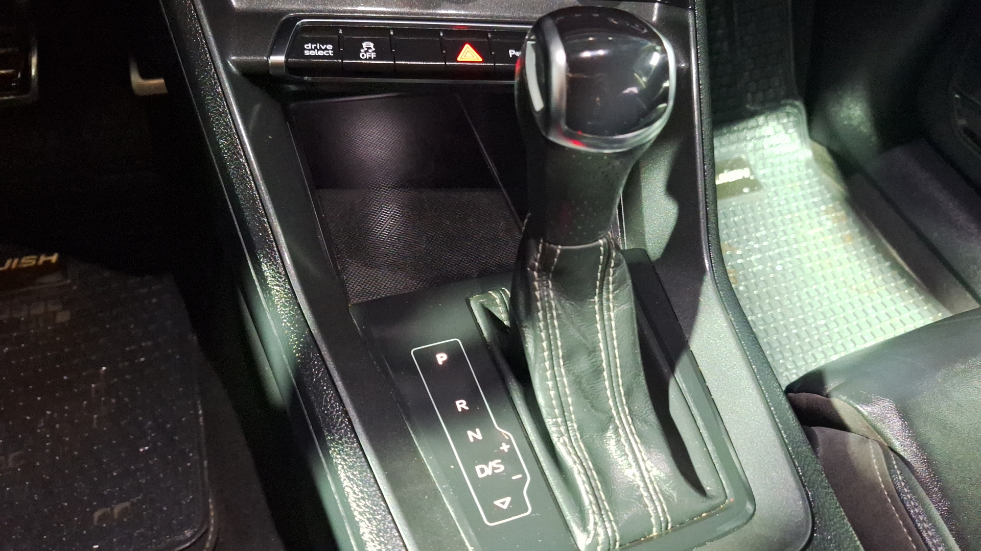 Audi Q3 — foto 11 de 15