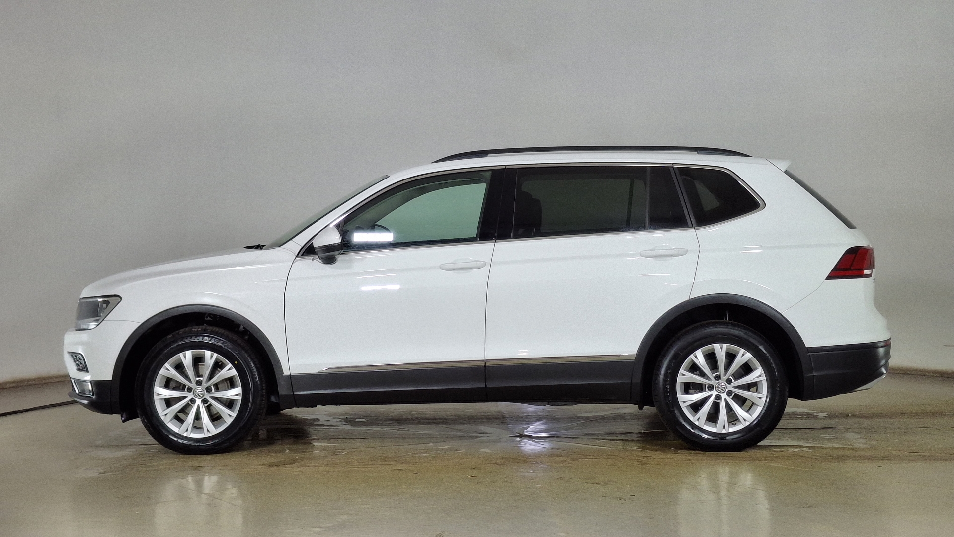 Volkswagen Tiguan — foto 7 de 15