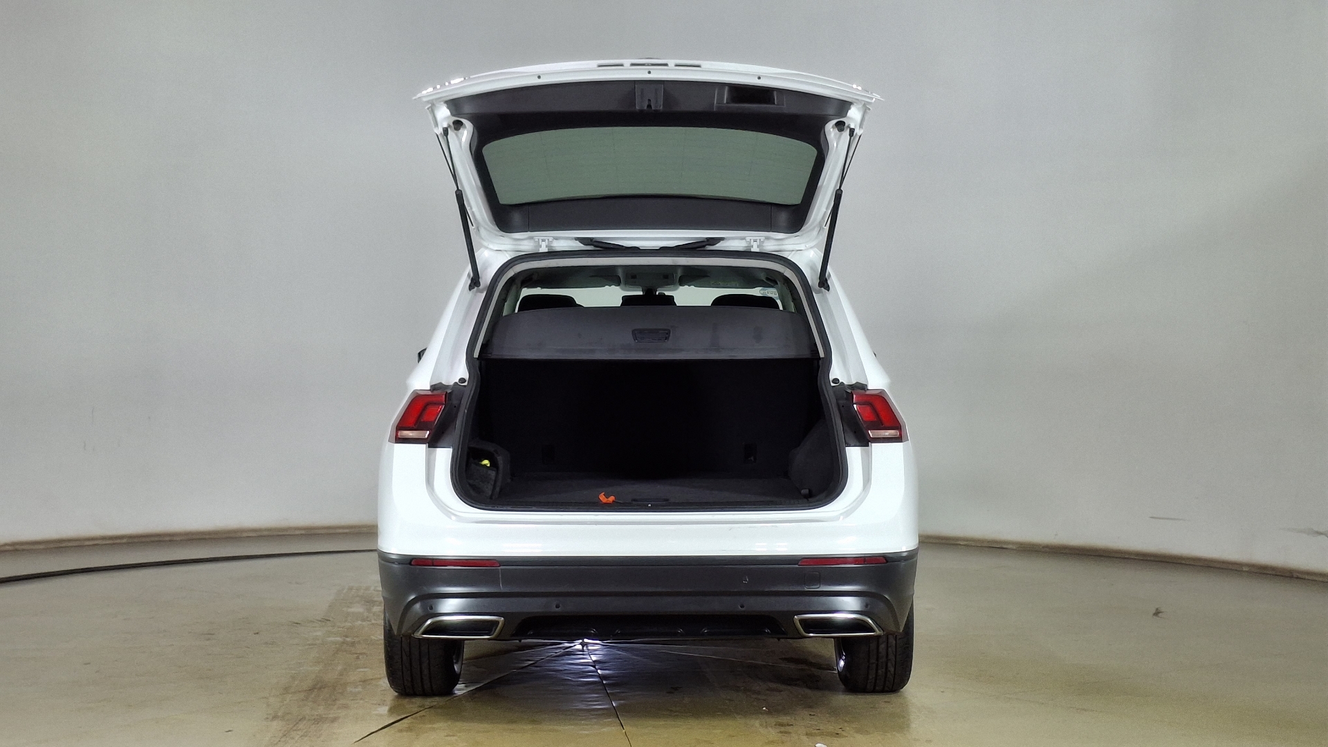 Volkswagen Tiguan — foto 6 de 15