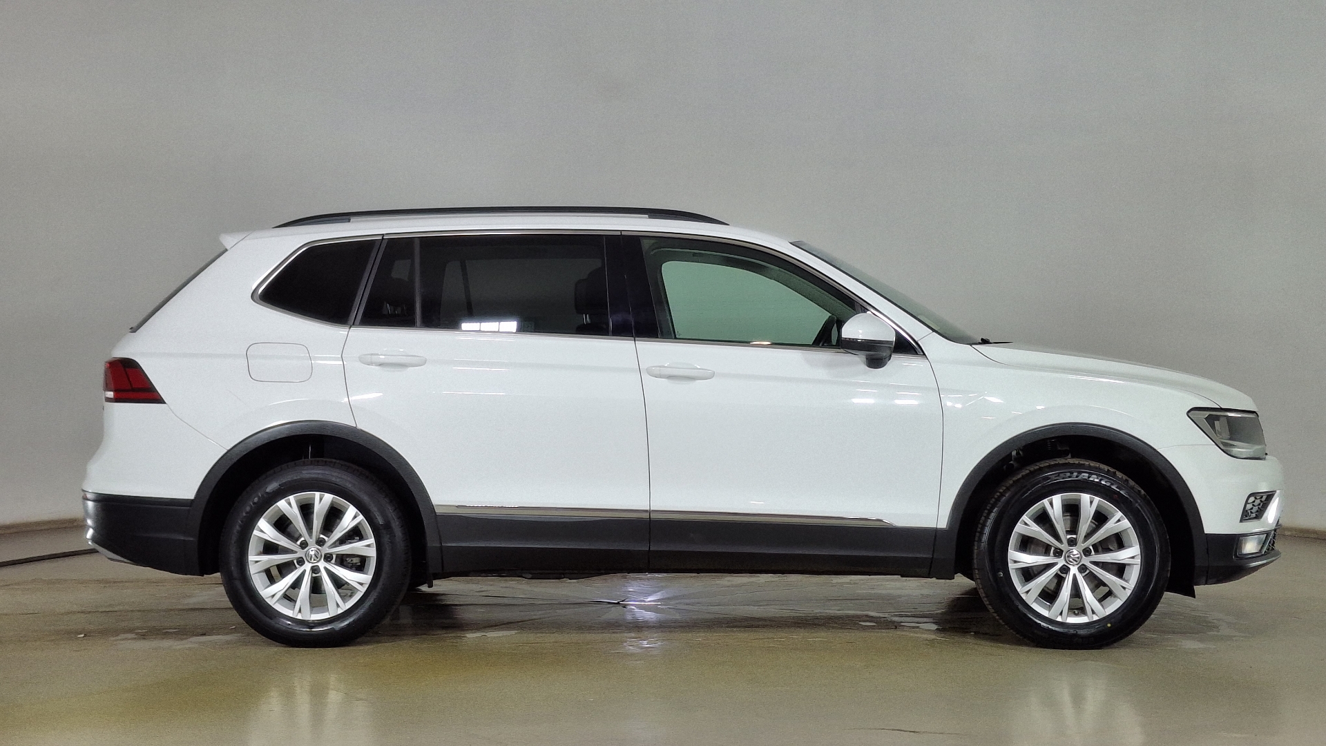 Volkswagen Tiguan — foto 4 de 15