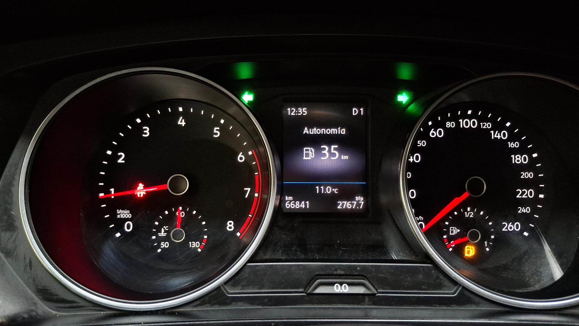Volkswagen Tiguan — foto 9 de 15