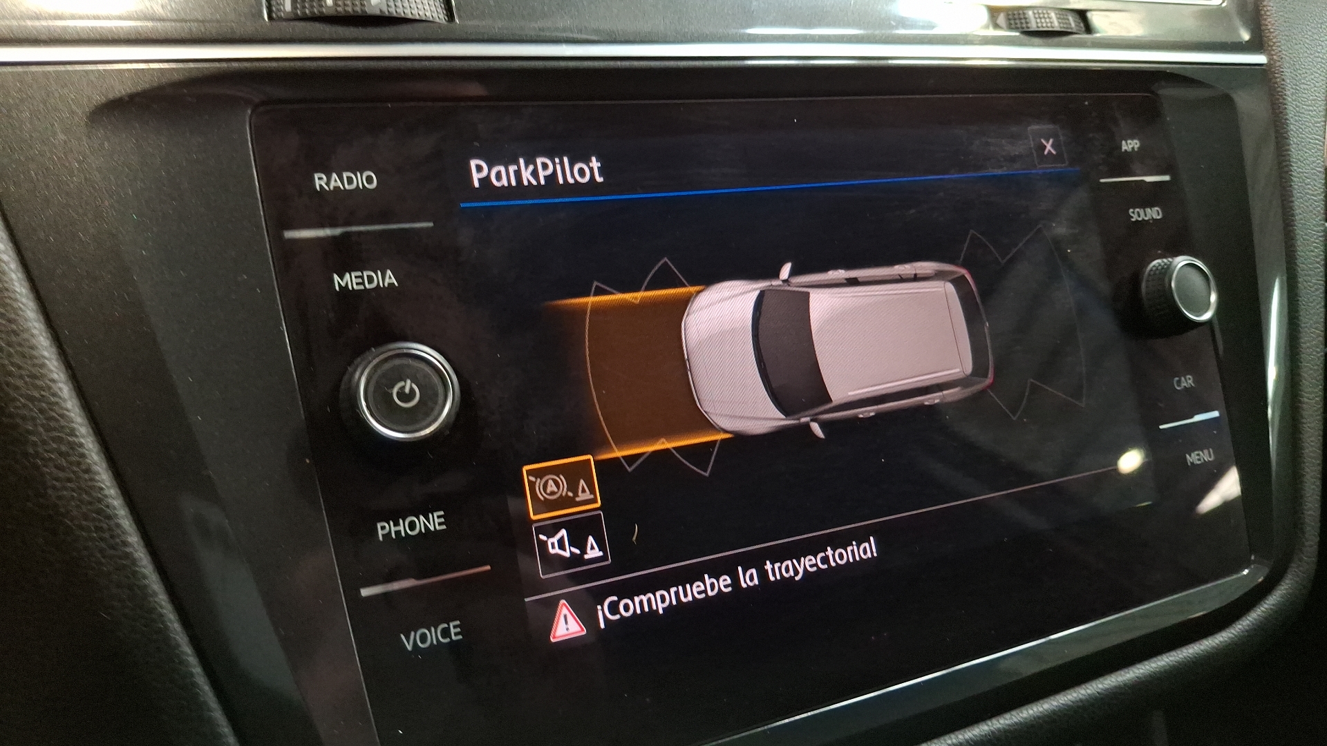 Volkswagen Tiguan — foto 10 de 15