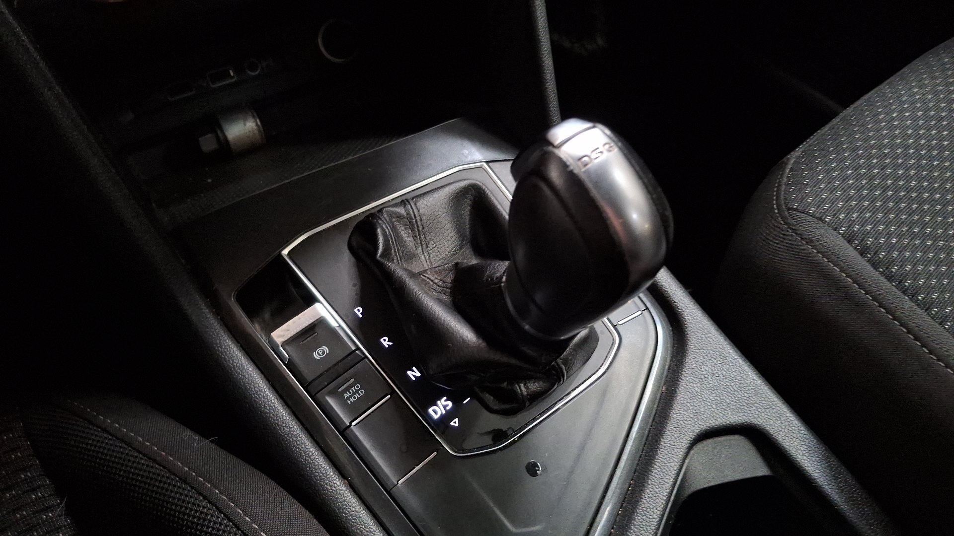 Volkswagen Tiguan — foto 11 de 15