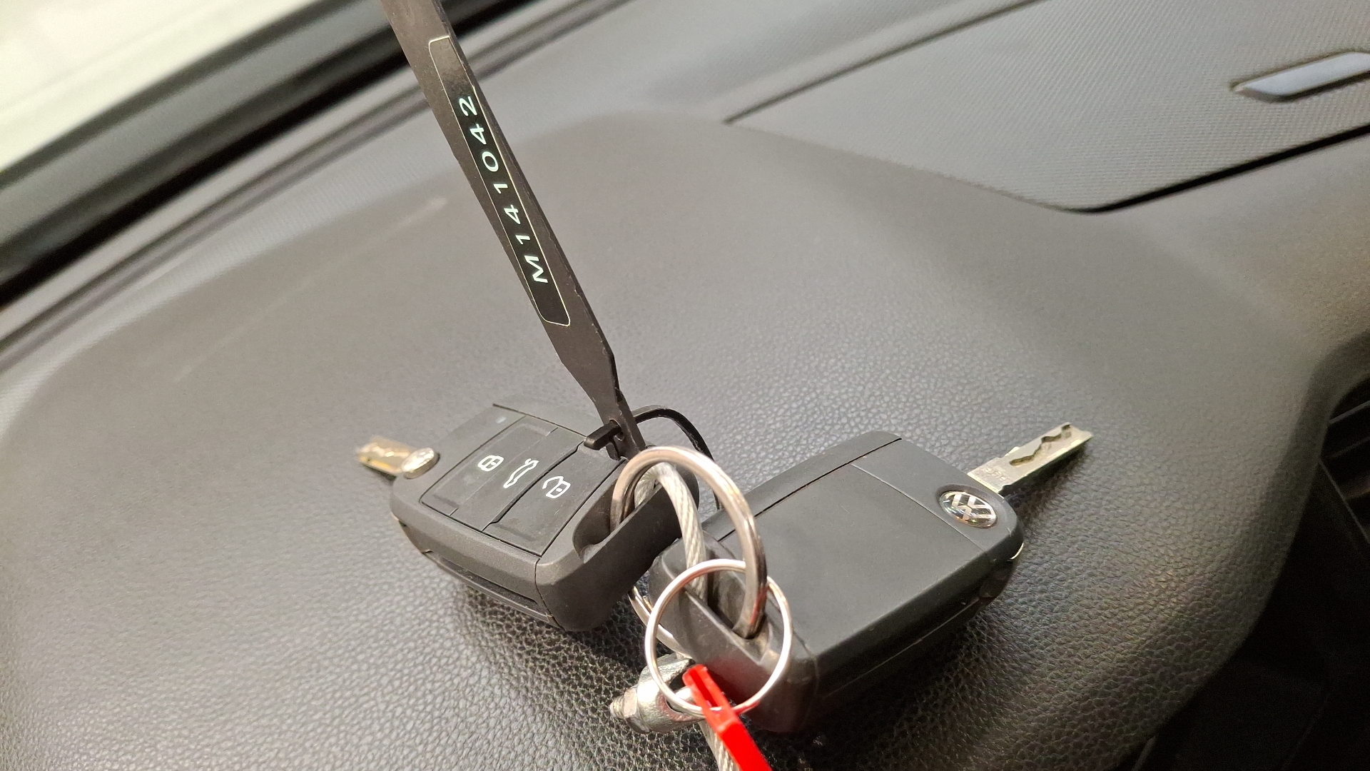 Volkswagen Tiguan — foto 15 de 15
