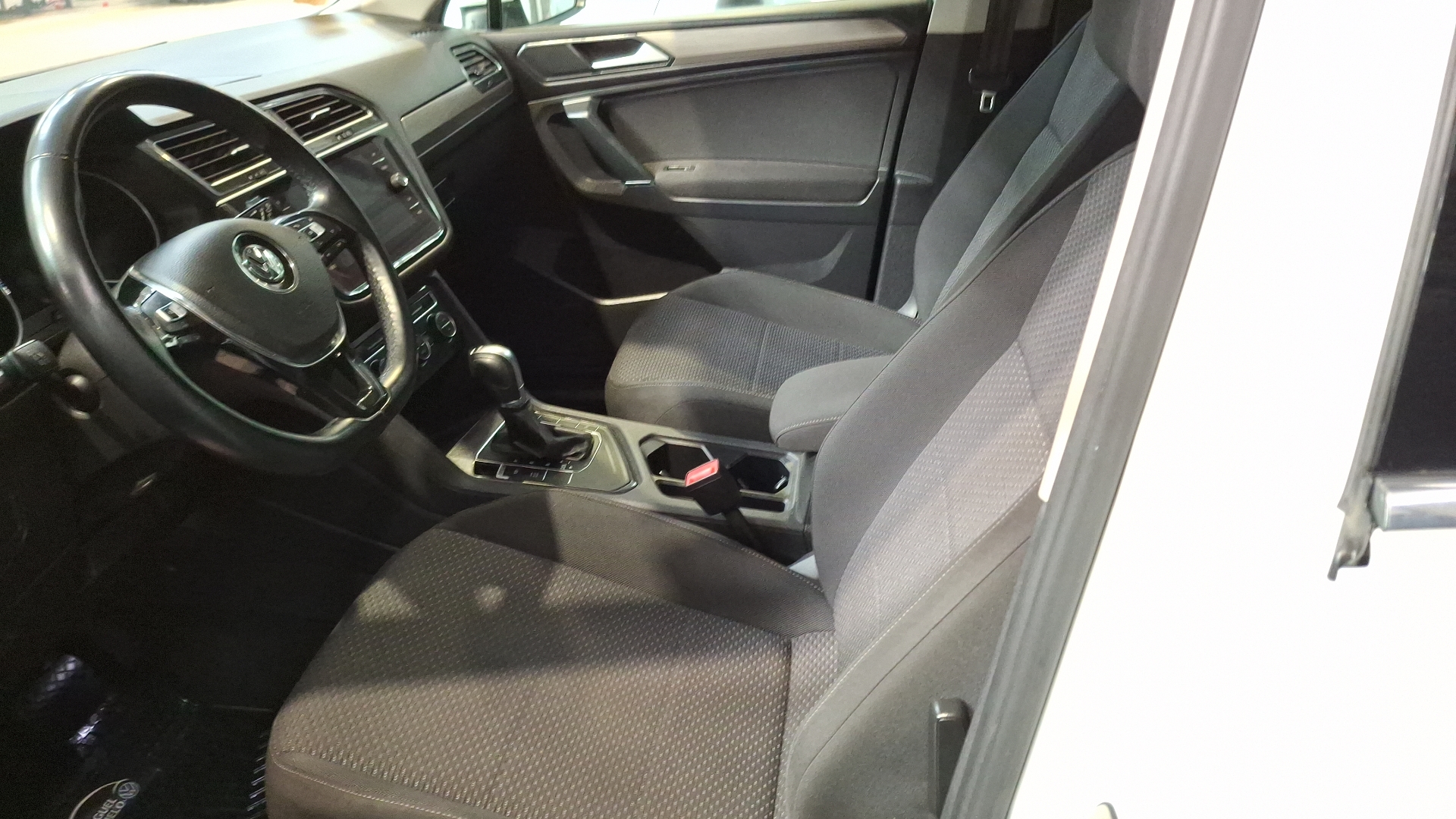 Volkswagen Tiguan — foto 12 de 15