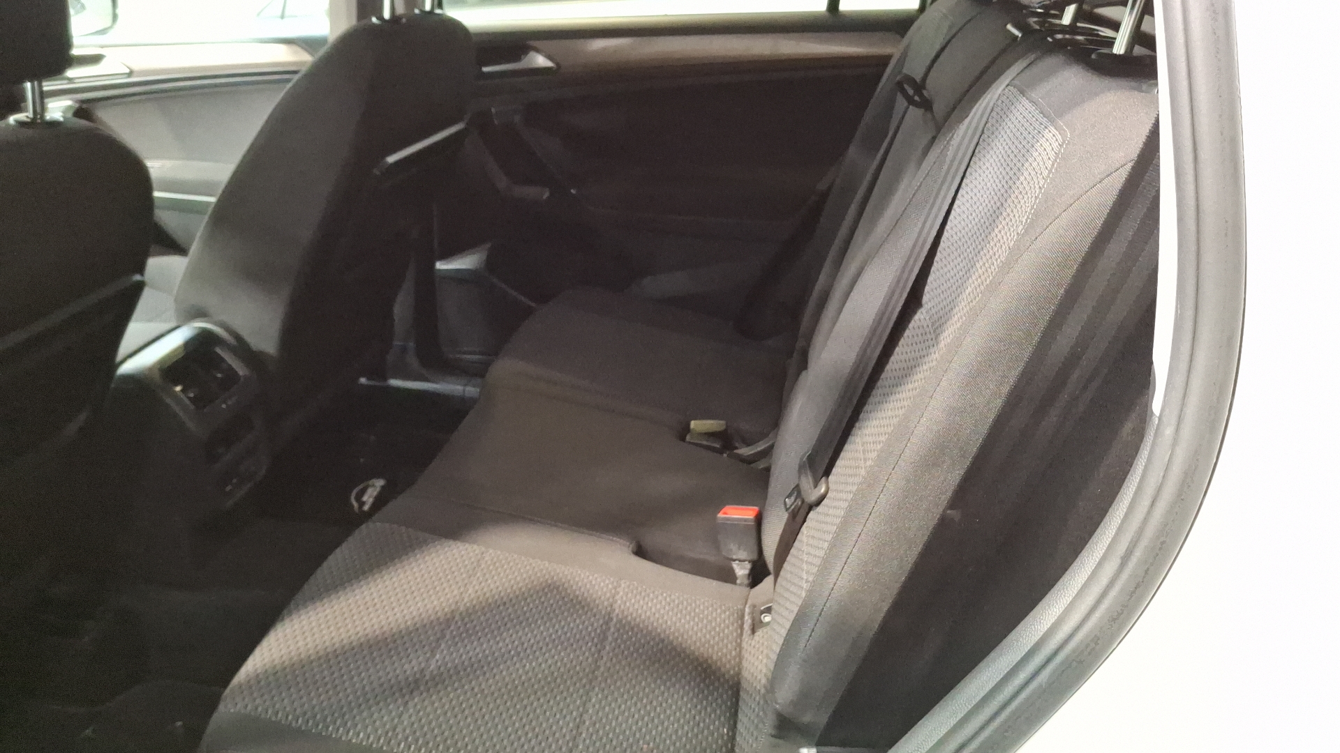 Volkswagen Tiguan — foto 13 de 15